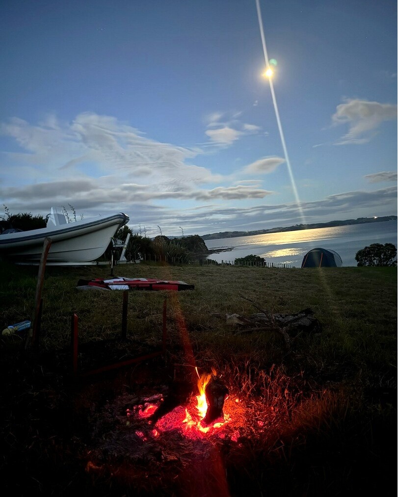 We were sent this photo last night - along with it, a few sentences about two young lads, camping on an island, living their best life with their Salthouse Coach Boat
👌 perfect 👌