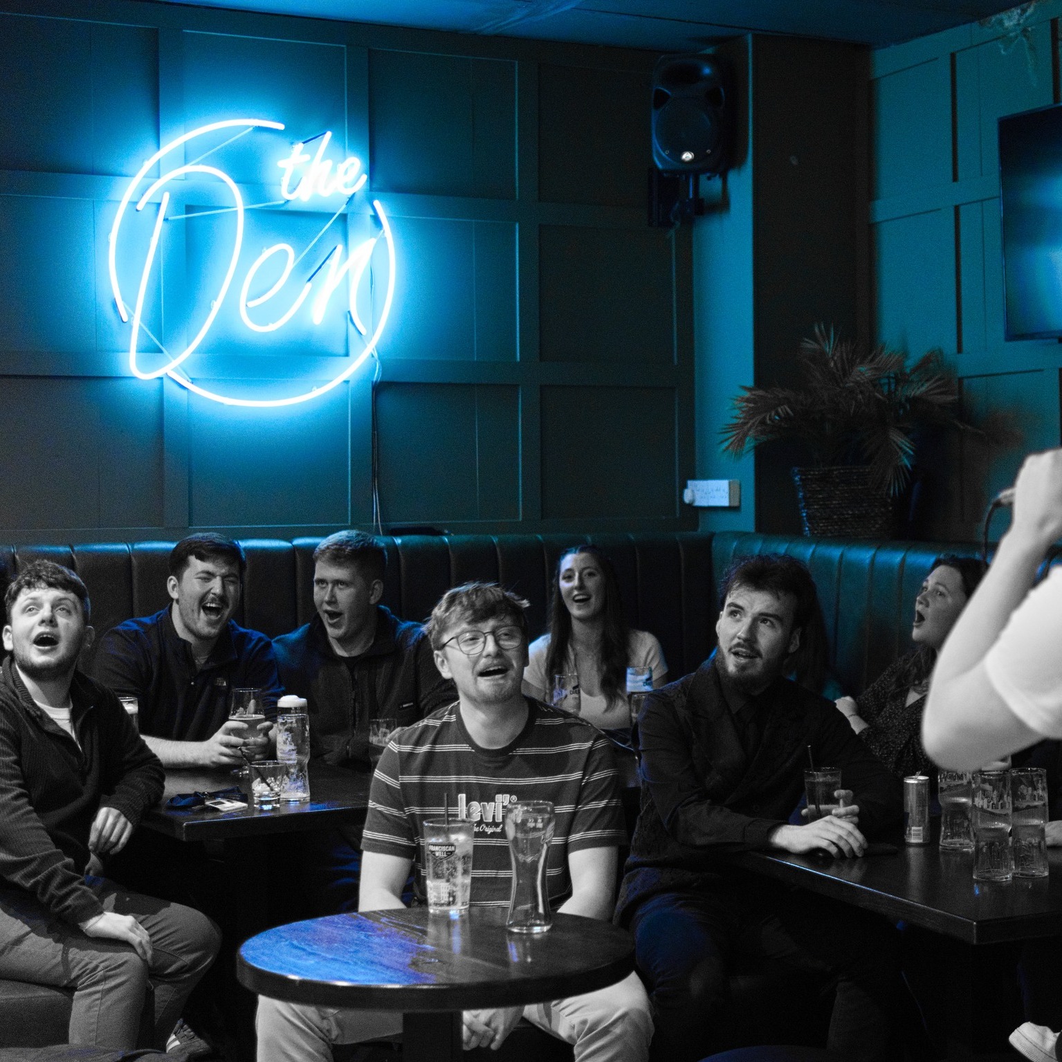 ...it's Karaoke time 🎤🕺
A few shots from our last social where we sang our (mostly-in-tune) hearts out!
After all, we love a good song at GU Rocketry... 👩🎤
#ThinkBigGoBeyond #rocket #engineer #engineering #space #stem #science #karaoke #karaokenight