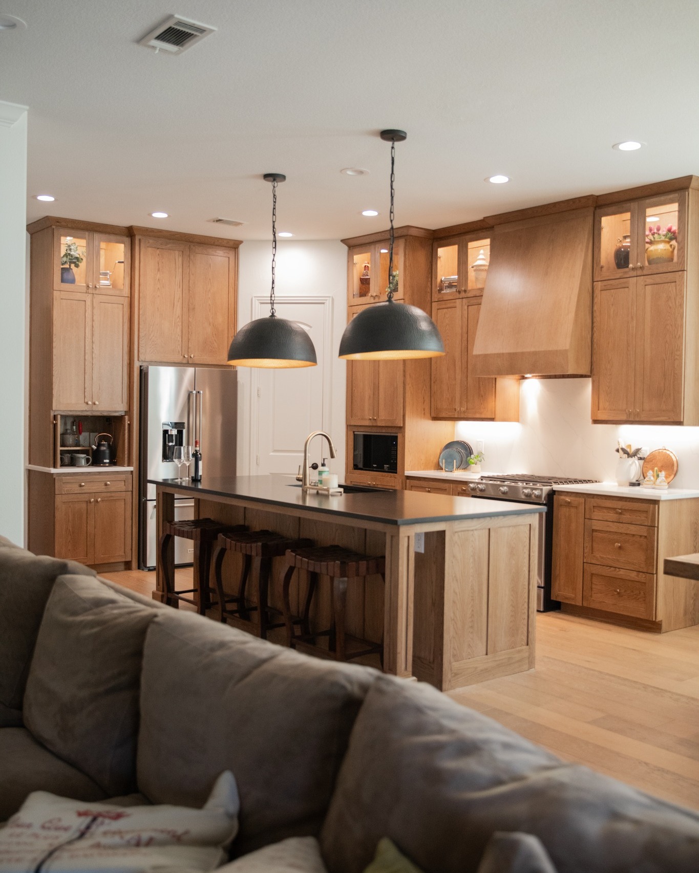 This project showcases a stunning custom kitchen tailored to the homeowners' unique needs and desires. From custom cabinets to custom drawers perfectly designed for functionality and style, every detail has been meticulously crafted to perfection. To add an extra layer of elegance, the cabinets were custom-stained to achieve a truly personalized look.
#OikosContracting #CustomKitchen #DreamKitchen