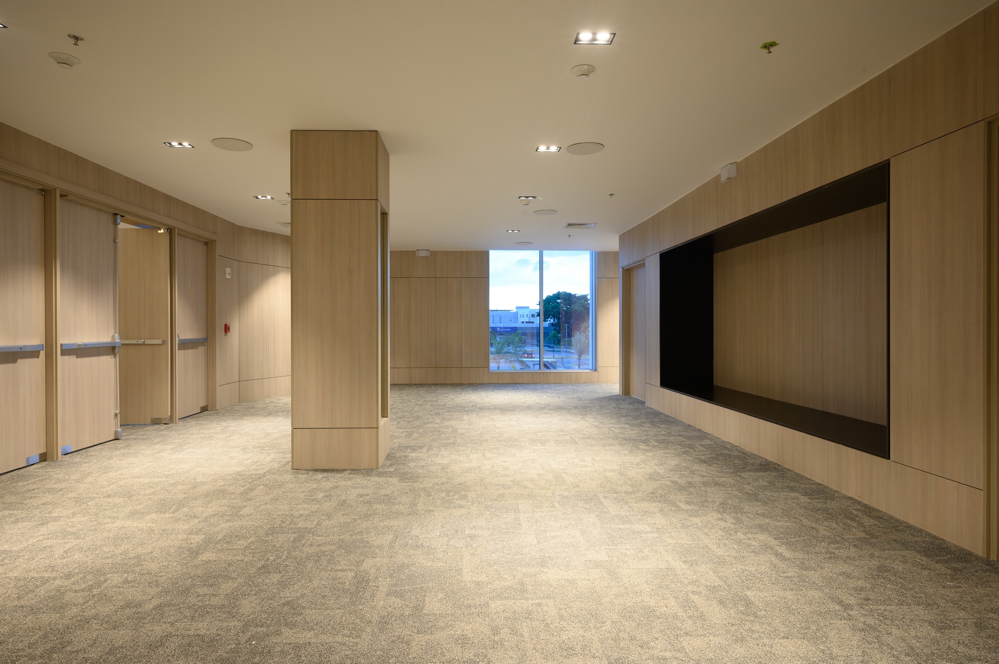 Creemos que el diseño puede transformar espacios y proteger el planeta. Para el HOMS Marriot Residence Inn, Interface fue nuestro aliado, aportando materiales sostenibles que no solo destacan por su diseño contemporáneo, sino que también reflejan un compromiso con el medio ambiente. Cada detalle es una muestra de innovación responsable.
Proyecto: HOMS Marriot Residence Inn
Ubicación: Santiago de los Caballeros
Arquitectura y construcción: @jcamilomdn y Grupo Estrella
Fotografía: @joserozon
Materiales utilizados: Interface Open Air 404 en color Nickel