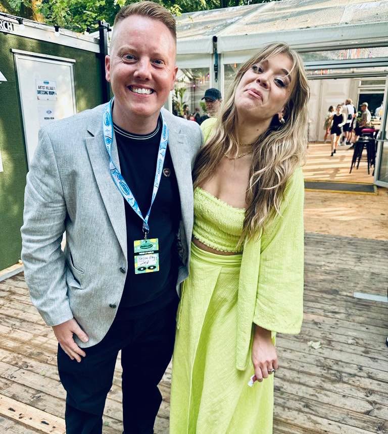 PARKLIFE ✌🏼
I was lucky enough to be at Parklife again this weekend entertaining artists and vips backstage.
I am only the second magician to ever perform at Parklife, with the first being Dynamo!
It was a privilege to entertain some of the best artists including @beckyhill 😀.
Unbelievably lucky 🙌🏼.
Special thanks to @sacha_lord for having me again 🙏🏼