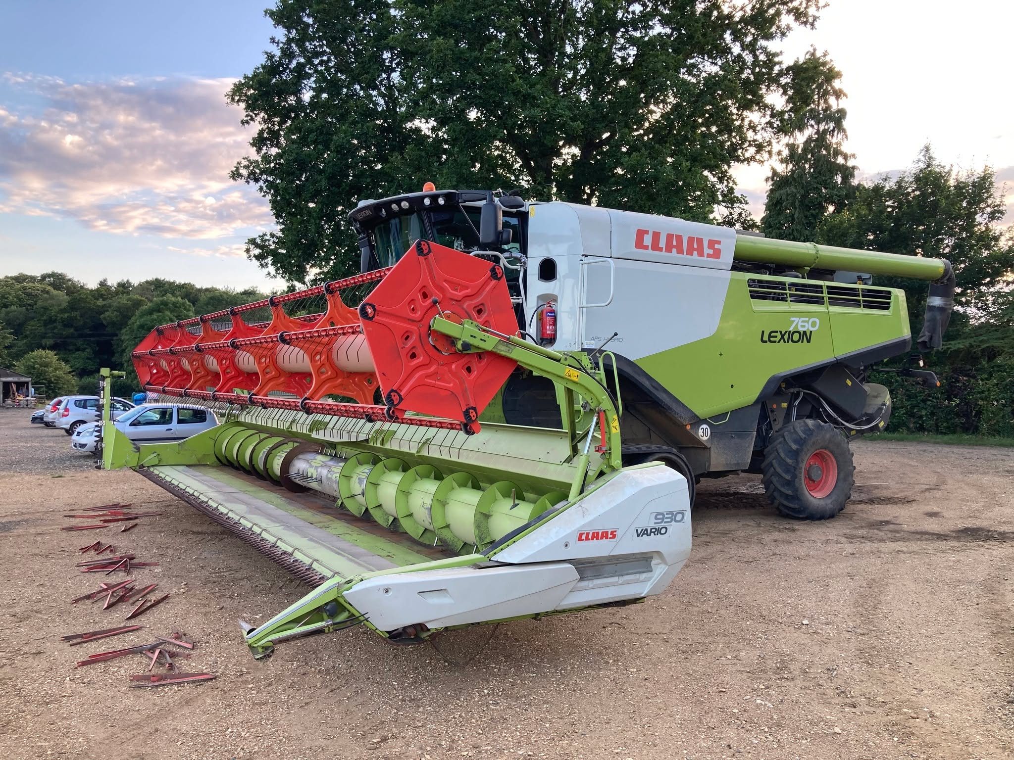 Doesn't it drive you nuts when some self proclaimed big-wig rocks up in the staff car park and takes up not two, not three, but five parking spaces? If someone could lend me a long ladder I'll stick one of those passive aggressive notes on the windscreen. That'll sort it.
Anyway, the weather looks OK this weekend so the taproom will be open for a relaxed bevvy or two on Saturday and Sunday:
Sat 11 till 5
Sun 12.30 till 4.30 ish
Cask and lovely cold craft keg beers on tap, Brownies from @thechocspotuk, freshly ground coffee from @kofee.uk and other stuff from, er, Booker.
Arrive early to get the best parking spaces.
See y'all soon
The 3 Brewers of St Albans
Symondshyde Farm
Symondshyde Lane
off Coopers Green Ale
AL10 9BB