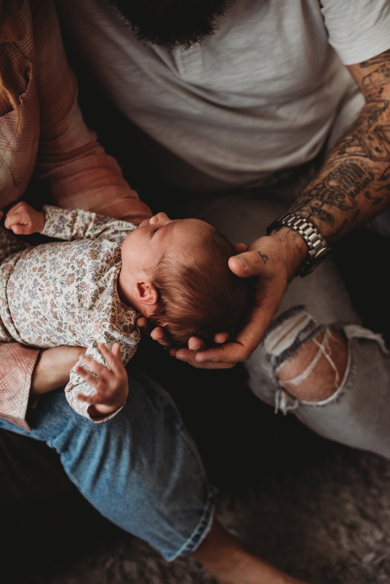 🏡💕 In-home family sessions hold a special place in my heart.
There's something magical about capturing your family's love and connection right in the comfort of your own home. Creating beautiful memories that you'll cherish for a lifetime and will hang on your walls ♥️
