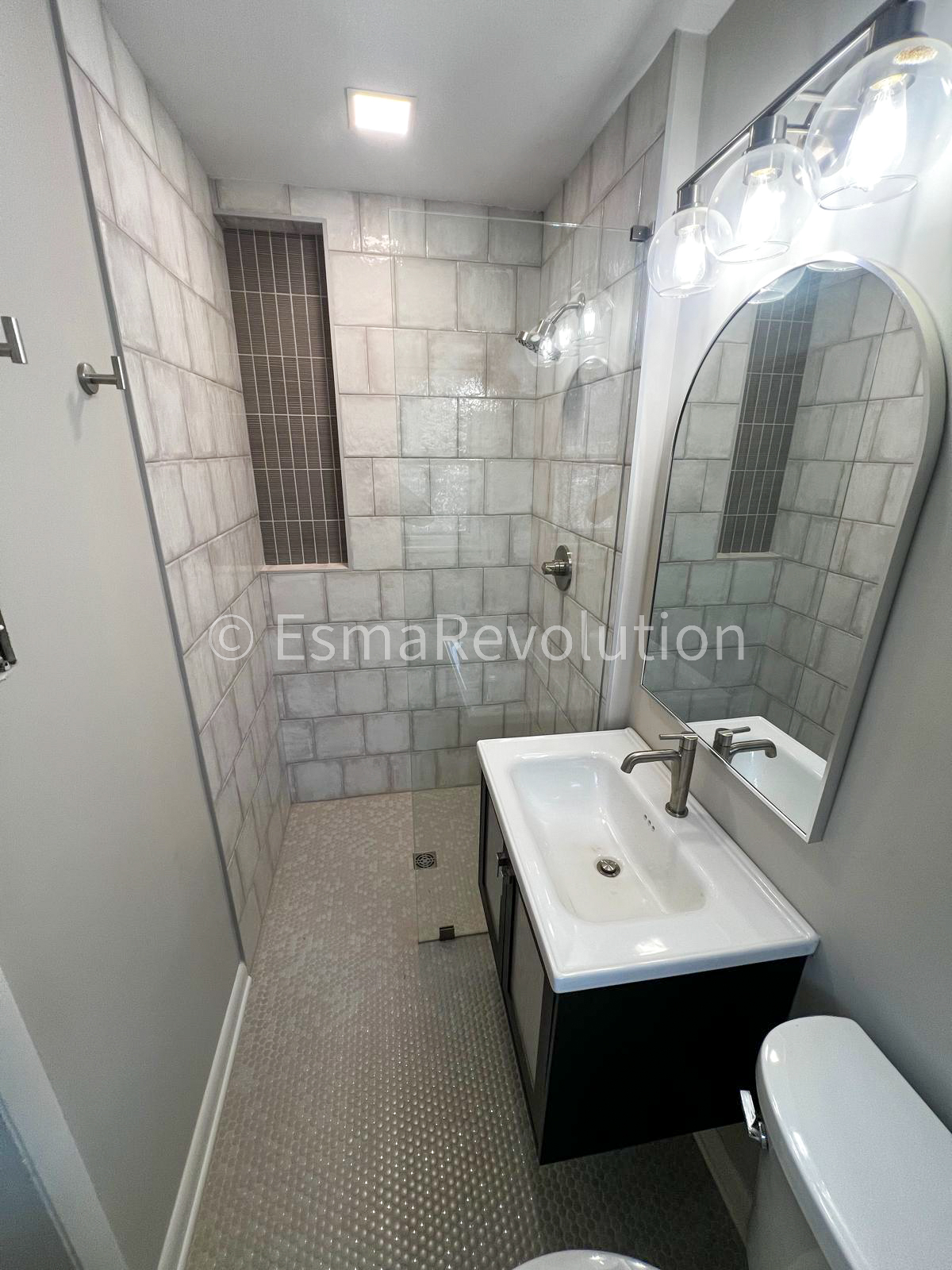 Out with the old, in with the bold! This bathroom got a serious upgrade—modern, bright, and functional. Swipe to see where we started! 🤯
💬👇 Ready for your own bathroom makeover? Contact us
678-760-2323
🌐 Esmarevolution.com