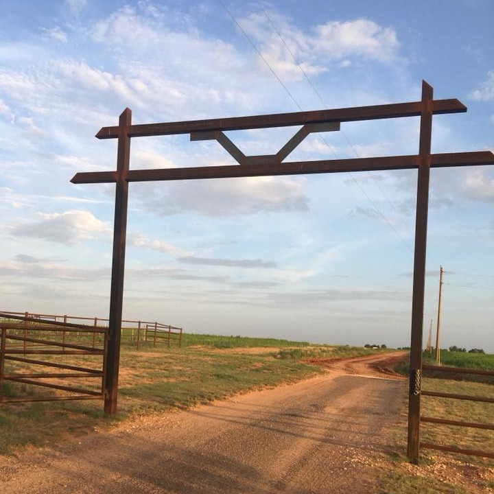 Give your ranch or property's entrance a kick-me-up with a custom crafted entrance. We can create metal signs from logos, build specialty designed gates, and more. Talk to our team today. Contact us a www.darkhorsemetalworks.com
#supportyourlocalwelder #granburytx #metalsigns #metalgates #ranchgates #texaswelders