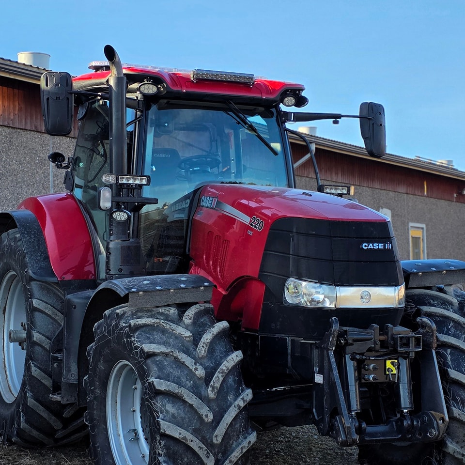 Jälleen yksi asiakassuhde jatkui, kun toimitimme Caseen EFIX eSteer 20 MAX -järjestelmän, täydentämään toisen koneen eSteer 10 -mallia. Asiakkaan toiveena oli säilyttää ohjauspylvään etäisyyden säätö, ja me teimme työtä käskettyä. Lisäksi asensimme koneeseen aktivointikytkimen käsinojaan, pikakiinnikkeen vastaanottimelle ja NMEA-kaapelin, jolla jaetaan paikkatieto EFIXistä olemassa olevaan Amatron 4 -ohjaimeen. Nyt on paketti kohdallaan! 💪
#efixag #agronav #automaattiohjaus #täsmäviljely #caseih