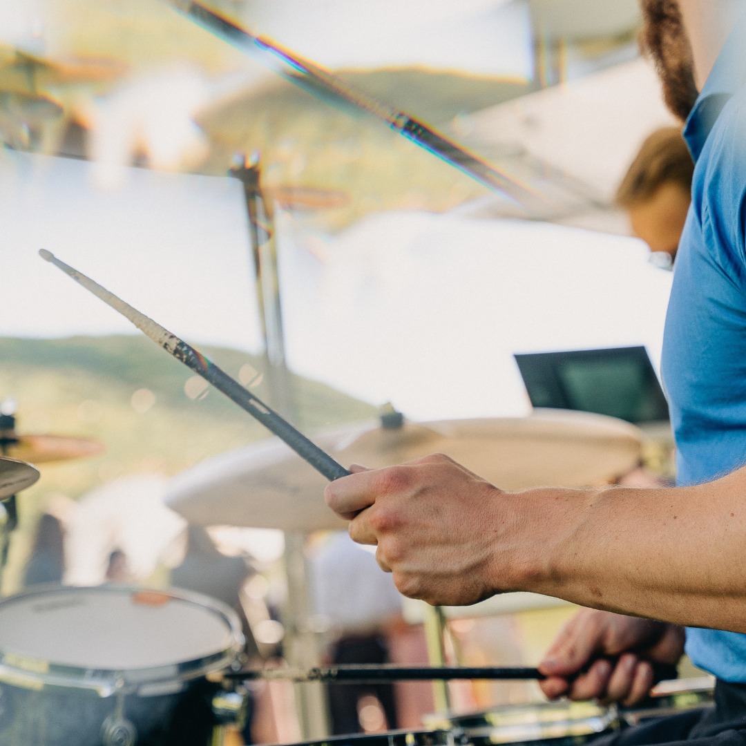 We love a good band!
Who are your favorite local #utah live music acts? Share your favorite pianist, bands, and string musicians in the comments! We hope to hear your favorites soon.
Photo Credit: @wildflowerphotoco
#livemusicrocks #utahpianist #utahband #utahmusic #sing #stringquartet #ceremonymusic #weddingmusic #utahweddingplanner #utaheventplanner #musicislife #engaged #letsgetmarried #celebrate