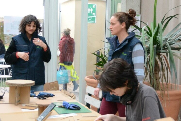 Le 20 mars dernier nous fêtions le printemps au CCO la Rayonne à Villeurbanne 🪻🌻🌷
L'occasion pour Elle Cartonne de proposer un atelier de fabrication de meubles et objets en cartons. 📦
Merci à @larayonne_ de nous avoir invité à cet événement, merci à @brossup.villeurbanne pour sa collaboration sur l'atelier Troc ta graine, merci à l’ @association_les_3d pour le succulent repas, et surtout merci aux participant.e.s venu.e.s tester notre atelier !
Merci à Claudine Spies Barret pour son article dans le Progrès et ses photos (copyright ©)
https://www.leprogres.fr/societe/2025/03/23/le-cco-de-villeurbanne-a-fete-le-printemps
#larayonne #ccovilleurbanne #villeurbanne #ellecartonne