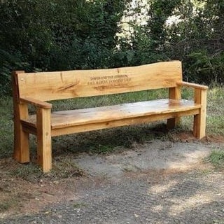 This memorial bench was made in our workshop from sustainably sourced welsh oak for Sladers Leigh Meadow Nature Reserve in Winscombe! Installed by their volunteers late last summer.
#personalised #memorialfurniture
