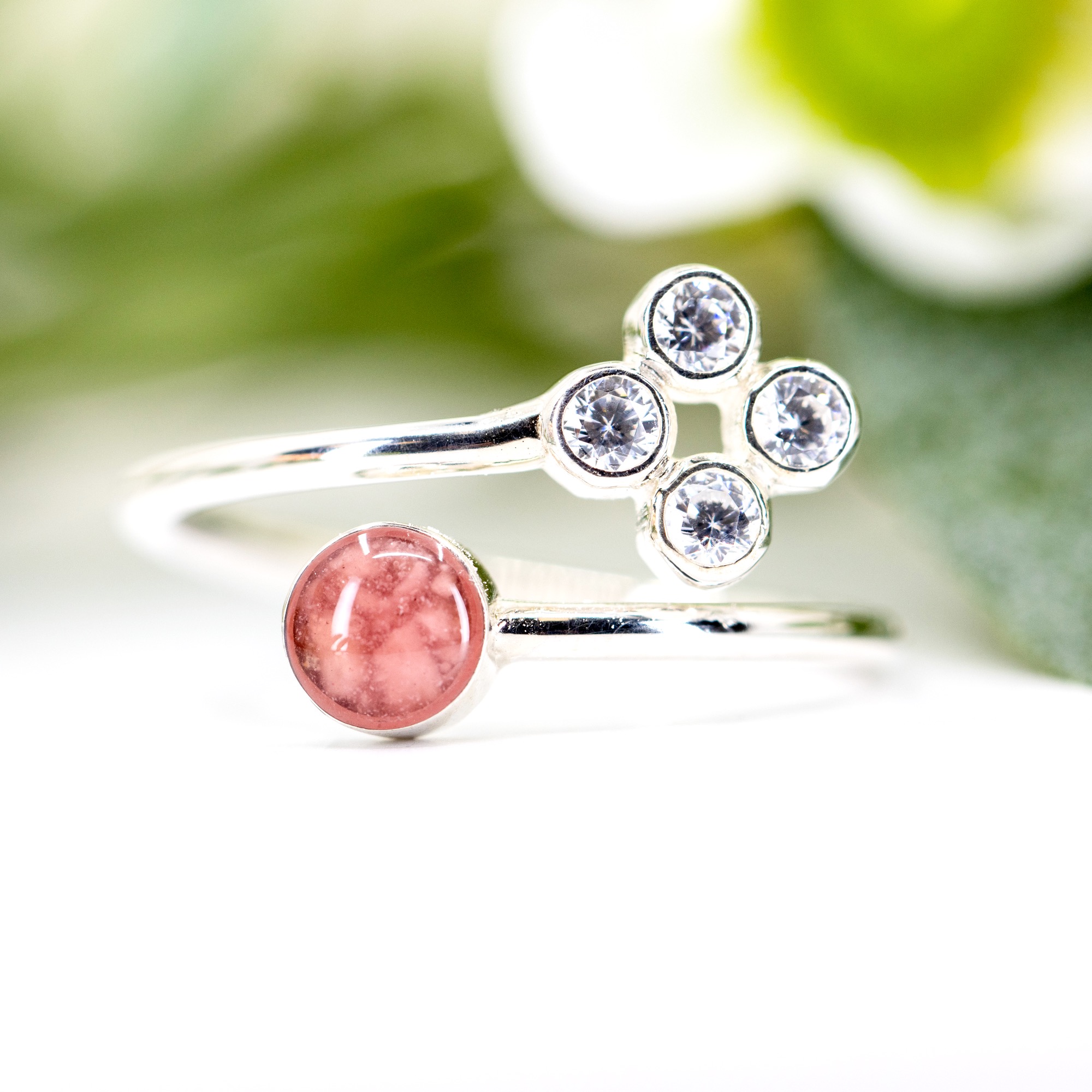 💍 Four Leaf Clover Ring with cremation ashes, hair or fur
✨ Lots of colours to choose from
💎 Free Ashes keepsake and Gift Pouch with every Order
📮 Free UK shipping over £75
💌 Forever Stone™ Certificate included
🖼 Click on photo for all the details
#memorialjewelleryshropshire #ashjewellery #ashesjewelleryuk #cremationjewellery #memorialjewellery #ashesjewellery #samfirememorials #memorialpendant #memorialjewellerywestmidlands #cremationashespendant #memorialjewelleryshropshire #ashespendant #foreverstone #grief