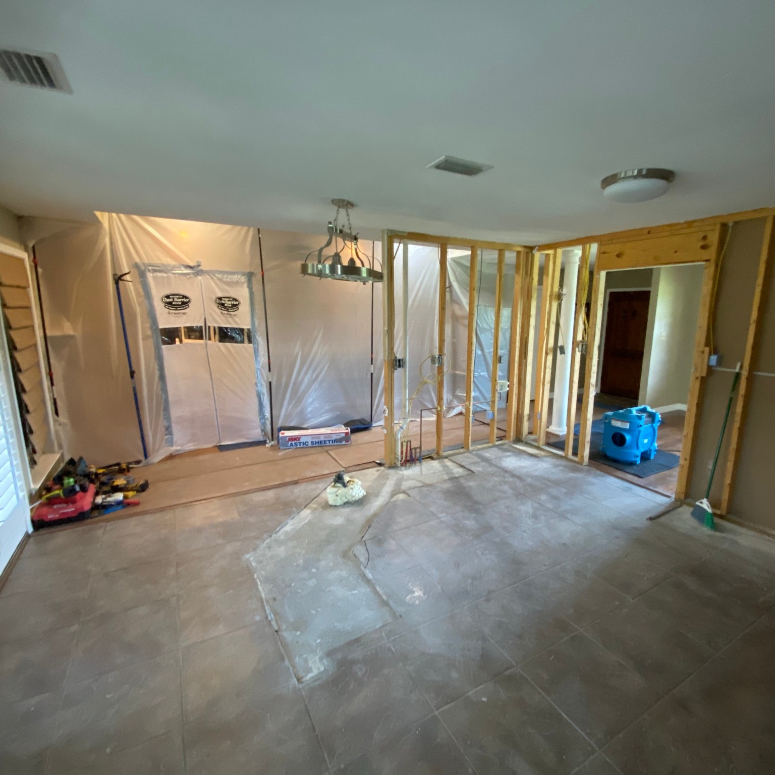 That opened it up a bit! Jim and David were not excited about the three 30 foot 16" LVLs we had to get up in the ceiling...
Check out the size of these hangers to tie the trayed ceiling into our new beams! 😲
#abovestandardsllc #sooooomuchroomforactivities #outwiththeoldinwiththenew #remodeling #conwayarkansas #kitchenremodeling #demo #residentialremodeling #stanekitchen