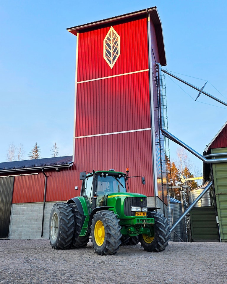 Viime viikon asennuskierros Etelä-Suomessa päättyi Orimattilaan, jossa asennettiin eSteer 20 MAX, ISOBUS varustuksella komeaan 6920S Deereen. 🤩Nyt on konetta vielä pitkäksi aikaa tulevaisuuden haasteisiin! 💪
#agronav #efixag #täsmäviljely #automaattiohjaus #isobus #johndeere