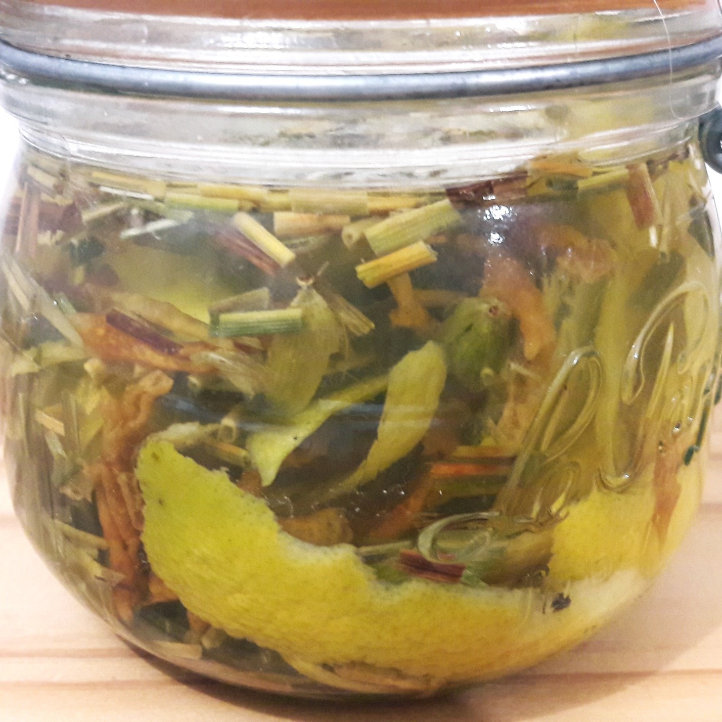 Mais qu'y a-t il dans ces bocaux en train de macérer??
Découvrez-le lors de votre séminaire d'entreprise chez Oasis Fontmarie. Tout l'hiver, les séminaires d'entreprise sont proposés avec une activité ludique et éducative pour les collaborateurs :)
Prêts pour une aventure sensorielle?
#seminaireentreprise Oasis Fontmarie #activitéludique #herboristerie