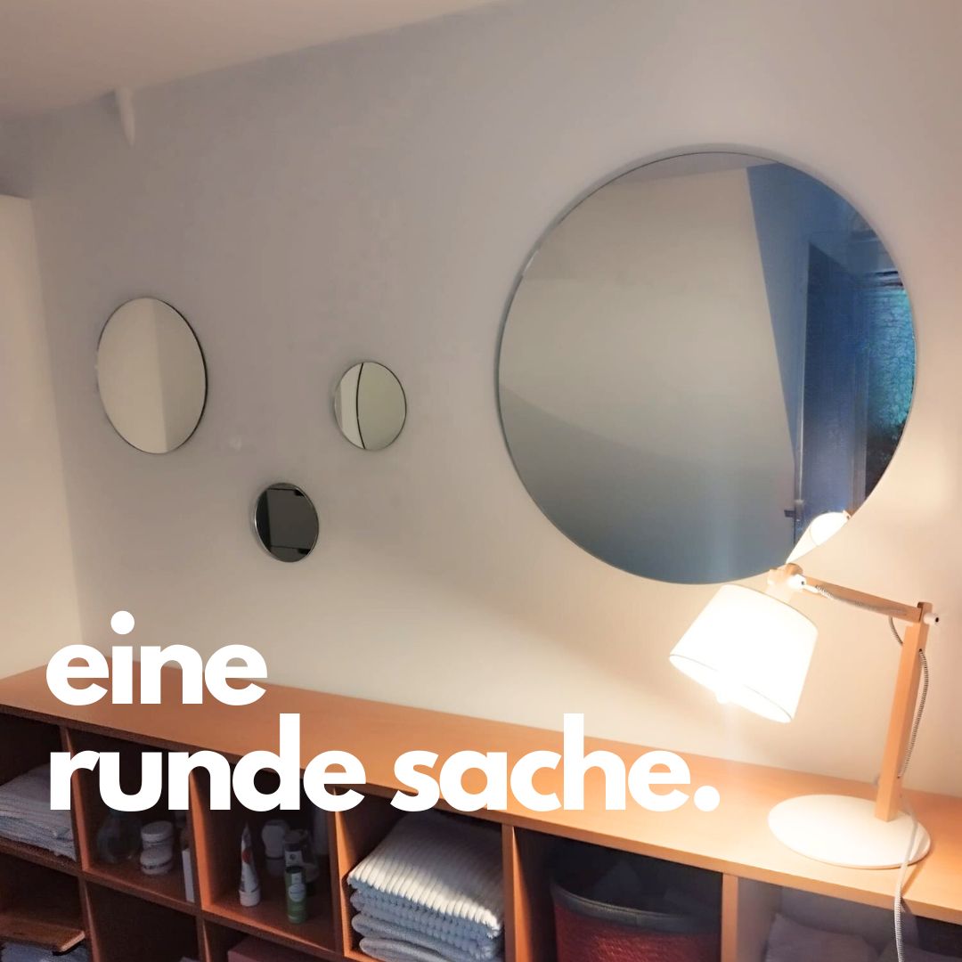 Der Spiegel kommt nie aus dem Trend. Rund oder eckig, hergestellt mit rauchigem Glas - oder hell und glasklar. Als Home-Accessoire nicht wegzudenken. KURTH Glas fertigt Unikate aus der eigenen Produktion.
#spiegel #design #manufaktur #solothurn #swissness #glasbearbeitung #interiordesign #spiegelmanufaktur #handwerk