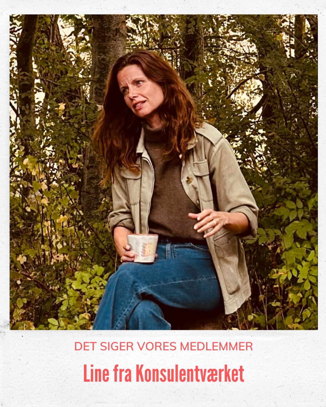 Hvad gør Work2gether speciel? Line fra KonsulentVærket, et af vores medlemmer, deler sine tanker og fortæller lidt om livet som selvstændig.
Line Mollerup - Erhvervspsykologisk rådgiver og ejer af KonsulentVærket
▪️Hvorfor har du valgt at være en del af Work2gether?
Jeg startede med at komme i arbejdscaféen under corona-nedlukningen, hvor jeg stadig havde mit gamle job. Jeg faldt for rammerne, æstetikken og indretningen - og senere, da jeg gik selvstændig, startede jeg med at dele kontor med Karoline Franchi (erhvervspsykolog), som jeg nu samarbejder med i KonsulentVærket.
▪️Hvordan vil du beskrive atmosfæren i Work2gether?
Det er en hjemlig stemning - en base, hvor man har følelsen af kollegaskab, og hvor man interesserer sig for hinanden.
Værterne er altid så åbne og imødekommende. Man føler sig velkommen, taget imod, mødt - og de er oprigtige nysgerrige på hvad man laver.
▪️Hvad er det bedste ved at være en del af Work2gether?
At have et sted, hvor man føler sig hjemme og hører til. Der er altid gode mennesker og en fed stemning, når man kommer her.
▪️Hvad er det vigtigste for dig i din hverdag som selvstændig?
Frihed og fleksibilitet til helt selv at bestemme. Mange arbejdspladser har forældede normer og rammer om f.eks. at arbejde fra 8.00-16.00 hver dag, i stedet for at indrette sig efter hvornår man præsterer bedst. Jeg nyder at bestemme selv.
▪️Hvad er dit bedste råd til andre selvstændige?
Find et sted hvor man har en base og et tilhørsforhold.