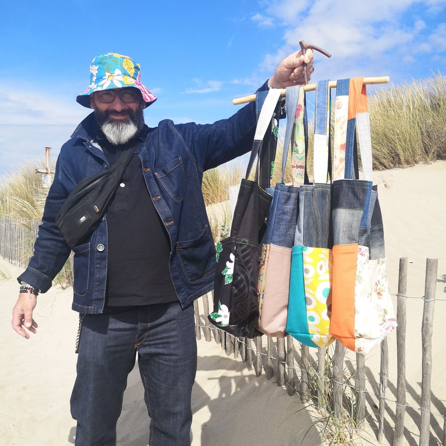 Pour fêter le retour du soleil à Montpellier, je vous offre quelques surprises sur mon e-shop (lien dans la bio) : Les sacs Jean Upcyclés (que des pièces uniques) sont en promo jusqu'au 1er mai !
eh, pssst ... c'est le moment de préparer la fête des mères ;-)
Tu peux aussi offrir un bon cadeau.
#artisanattextile #fabricsaddict #fabrics #slowfashion #signaturefabriquéenoccitanie #secondevie #creationstextiles #cadeaux #fabriqueenoccitanie #cadeauresponsable #creationsartisanale #créatricemontpellier #achatresponsable #fêtedesmères