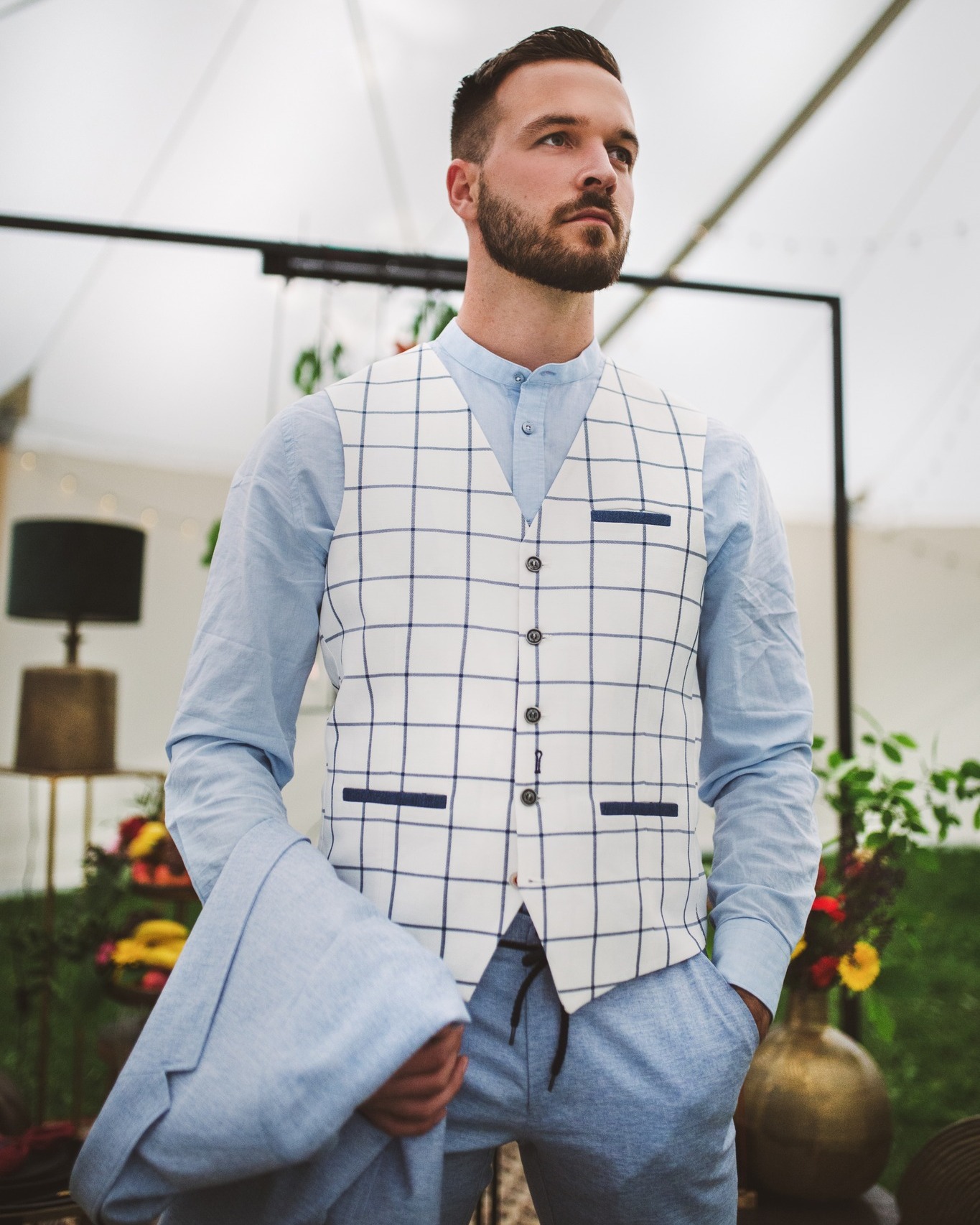 Svatební oblek upravený na míru včetně všech gentlemanských doplňků.👌 Ženicha oblékneme od hlavy k patě. 😉
REZERVACE ON-LINE ➡️ https://www.mejta.cz/rezervace
rezervace telefonicky ➡️ +420 731 567 309
#panskamoda #dnesnosim #brno #panskeobleceni #czechrepublic #ostrava #czechboy #ceskarepublika #moda #prague #mensfashion #oblek #kluk #obleceni #brunofashion #czech_insta #brunoczechia #nakupovani #zlin #olomouc #czechman #pragueboy #luxusniznacka #style #fashion #czech #praha #tricko #czechboys #ootd