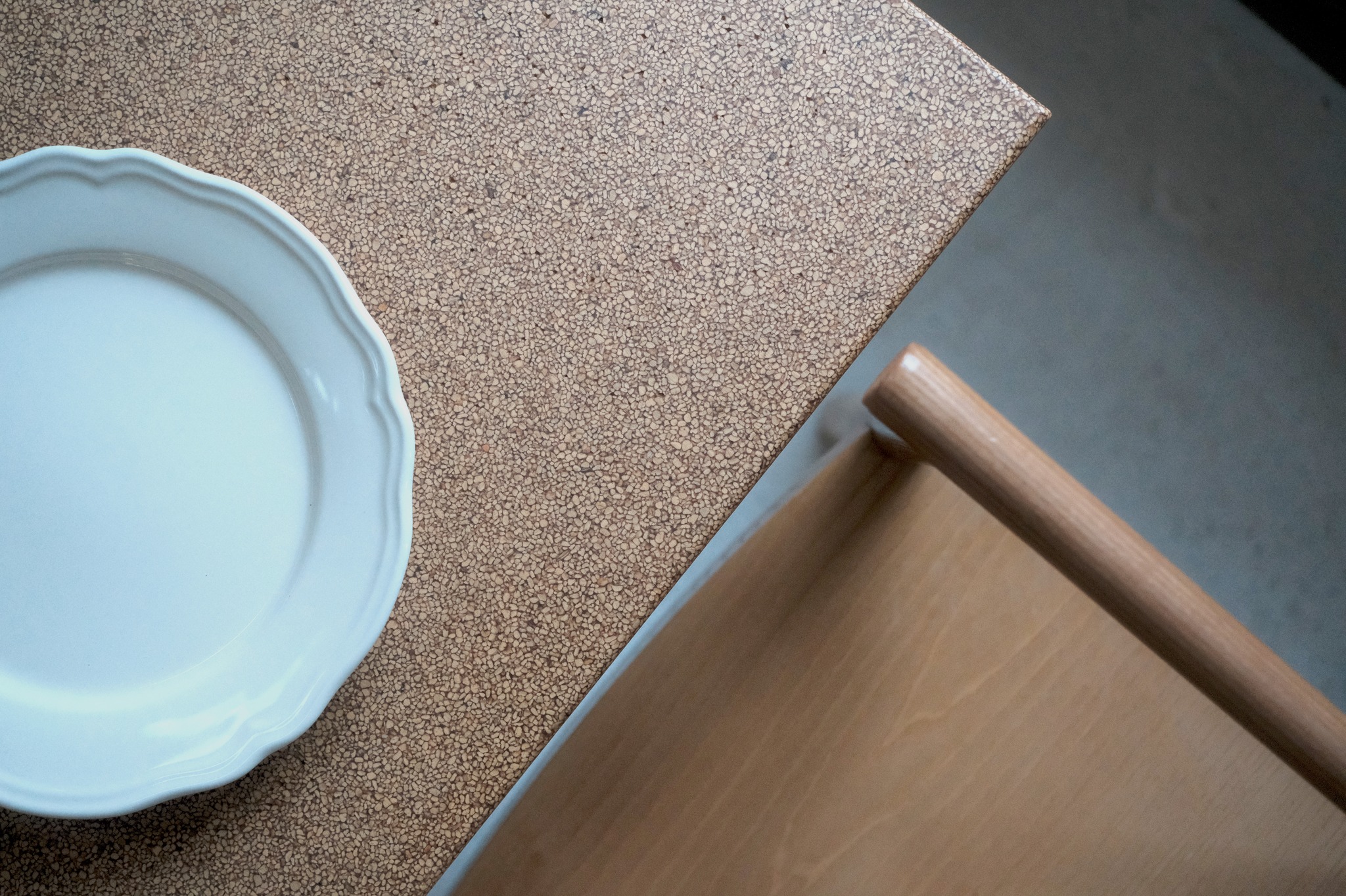 Texture meets timeless design. Our Blonde Pip table top brings warmth and character to any space, offering a natural yet refined aesthetic. Its organic speckled pattern is not just visually striking—it tells a story of sustainability and craftsmanship.
Ideal for both residential and commercial interiors, Koukoutsi surfaces are designed with durability in mind, making them perfect for table tops, counters, and backsplashes.
Would you bring this natural warmth into your space? 💛
📸 @george_komvokis
#Koukoutsi #SustainableDesign #NaturalMaterials #EcoFriendlyLiving #InteriorInspo #Handcrafted #WarmTones