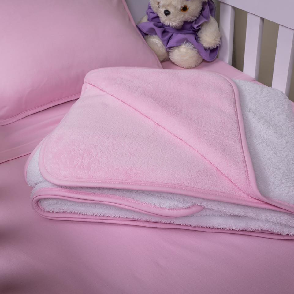 Procurando um cobertor bem quentinho para seu bebê no próximo inverno? Nosso cobertor em malha polar + soft é o que você procura! Super quentinho e maleável é a opção perfeita para enrolar o bebê e mantê-lo aquecido…
Além disso tem um tamanho ótimo de 1,15x1,25
#enxovaldebebe #cobertor #cobertorbebê