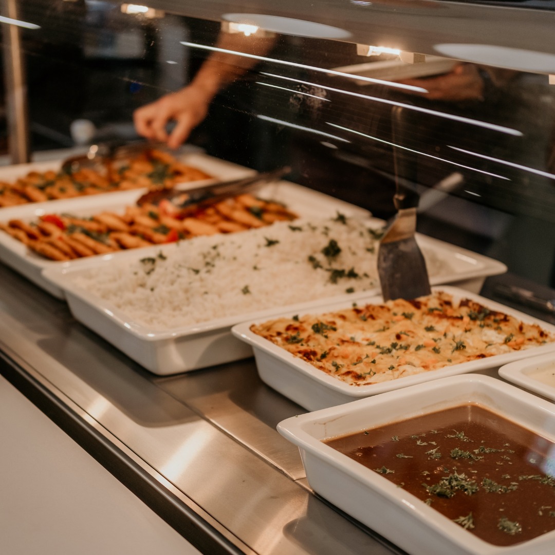 Lunch is served! 🤩
Oh, and can we just add that it looks and tastes DELICIOUS. ✨
Want your lunch to look and taste this good? 😏
Get in touch with us by visiting our website: www.inthekitchen.co.za 🖥
#CateringService #Catering #OnsiteCatering #EventCatering #FoodSolutions #OnsiteCateringSolutions