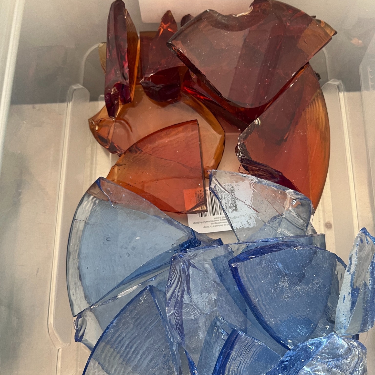 The glass has arrived from Blackwood Crystal and I'm getting everything ready for the glass casting workshop with Sallie Portnoy. There is 1 place left on each session so if you are interested then book via my website or the following link https://www.sijuglass.com/book-online