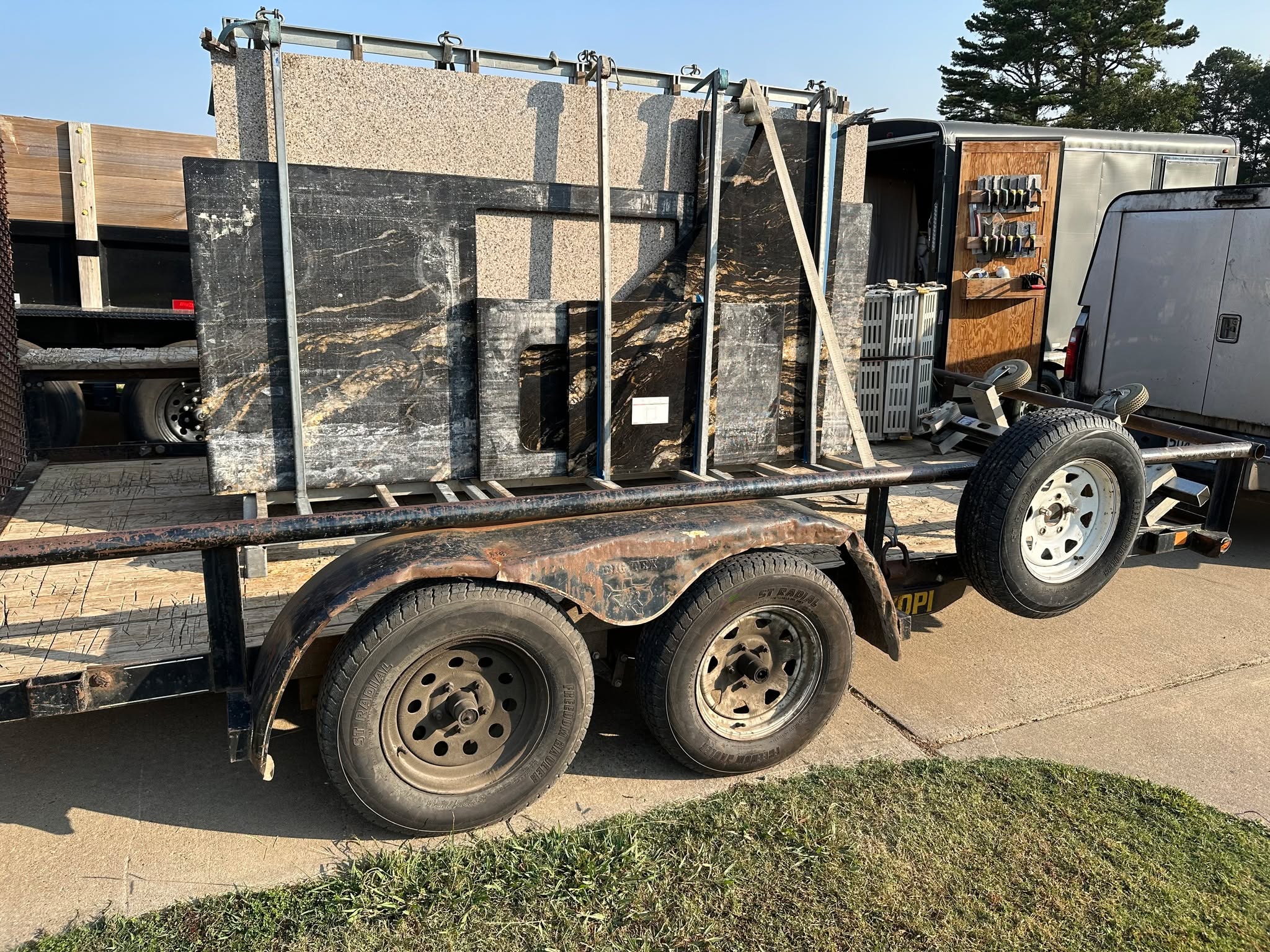 It's countertop time!
#abovestandardsllc #beautifulcountertops #outwiththeoldinwiththenew #kitchenisland #remodeling #conwayarkansas #kitchenremodeling #openfloorplan #residentialremodeling #stanekitchen
