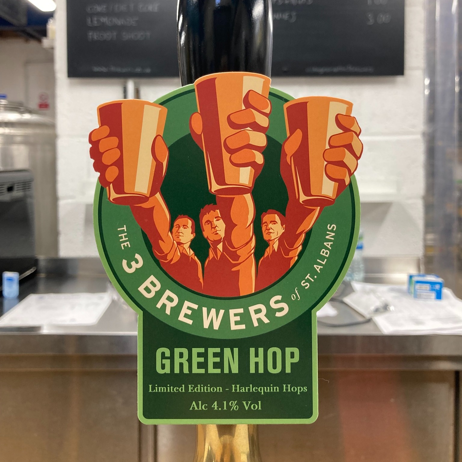 Launching this weekend at the taproom and in pubs soon, we're delighted to unveil our brand new limited edition Green Hop beer. Using Harlequin hops picked in Herefordshire just hours before the brew, our Green Hop beer is a lovely, light and refreshing pint.
This brand new beer will be available at the brewery taproom on draught and in mini kegs to take home from Saturday 12th October. I'll also be available in local pubs over the next week or two.
Open
M-F 8.00 - 4.00
Sat 11.00-5.00
See y'all soon
The 3 Brewers of St Albans
