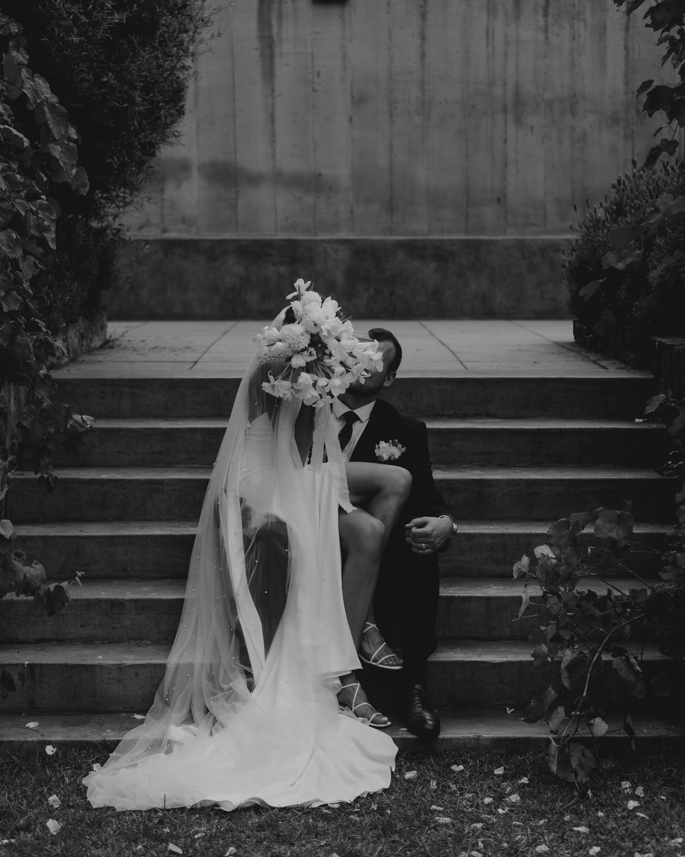 Friday feels like this: a little bit dramatic and a whole lot romantic. Wedding weekend loading…
Bride: @karapagel
Venue: @cipresso_venue
Wedding Planner: @modeweddings.sa
#bridetobe #weddingphotography #weddinginspo
#wedding #weddingideas #justmarried #goldenhour