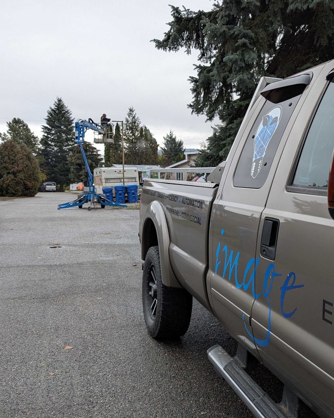 Upgrading streetlights with modern LED fixtures controlled by photocells. These new lights bring brighter, energy-efficient illumination to the neighborhood—perfect for safety and sustainability. 🌟💡
Our team is hard at work—and let’s be honest, enjoying the ride in the lift! 🚀 Who wouldn’t like to have a little fun while getting the job done? 🌟
#okanaganelectrician #imageelectricltd #electrician