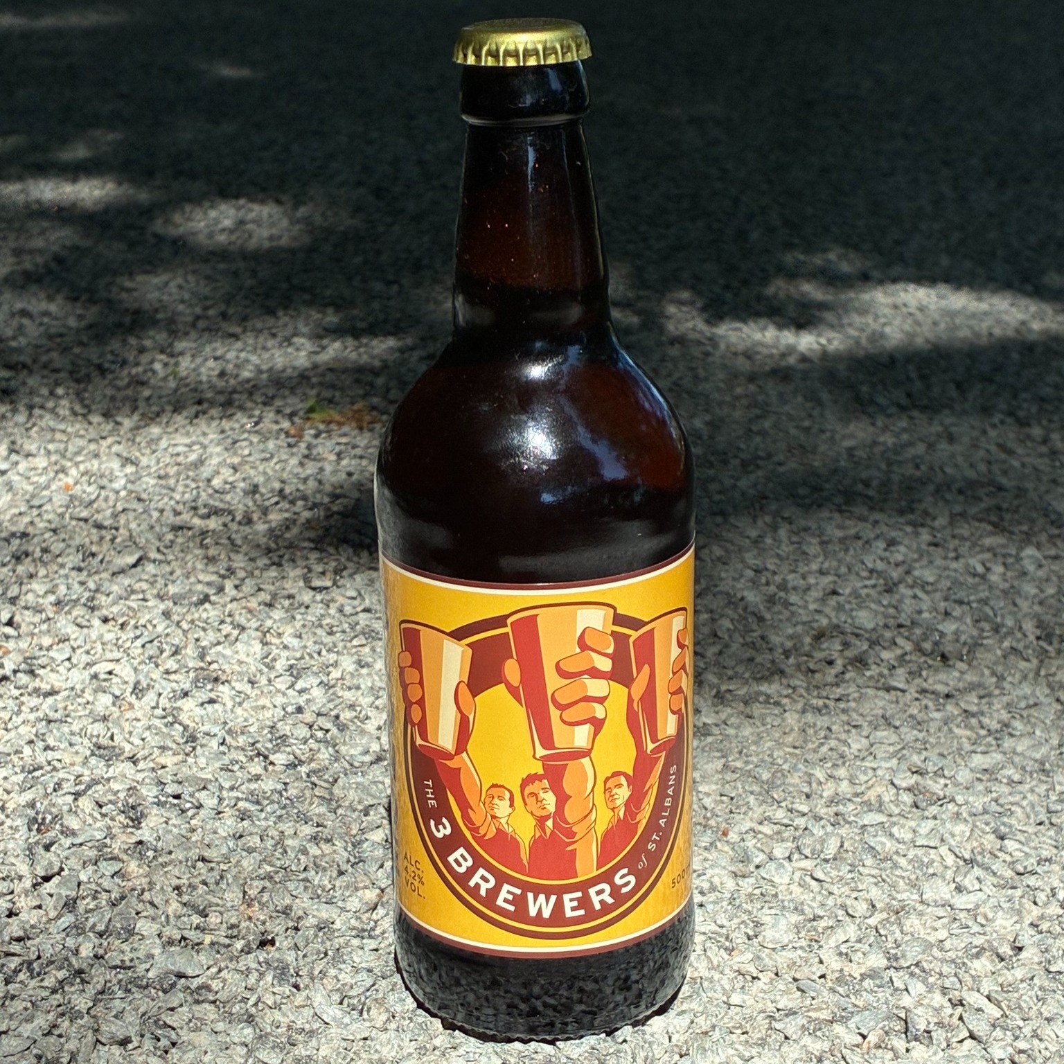 Well the road was sorted in a day and what a beauty it is! We've got a brand new surface sure to attract road engineers from all over the globe. See pic of the sexy surface (Bottle for scale. It's definitely not opportunistic marketing).
So that means the lane to the farm is open again and the taproom is ready to serve you. This week we've got a lovely range of cask and keg beers, including our super rare Dry Hopped Blonde - it won't last long so catch it while you can.
I understand your excitement is now at fever pitch, but please drive with caution, there's a 20mph speed limit until the loose bits have been vacuumed up or whatever.
Taproom / Shop Opening:
M-F 8 -4
Sat 11-5 (prob later is the weather stays good)
This Sunday were at the St Albans Spring Festival in St Peters Street - with fabulous street food and out own wonderful beers'n'banter. Not to be missed.
See y'all soon
The 3 Brewers of St Albans