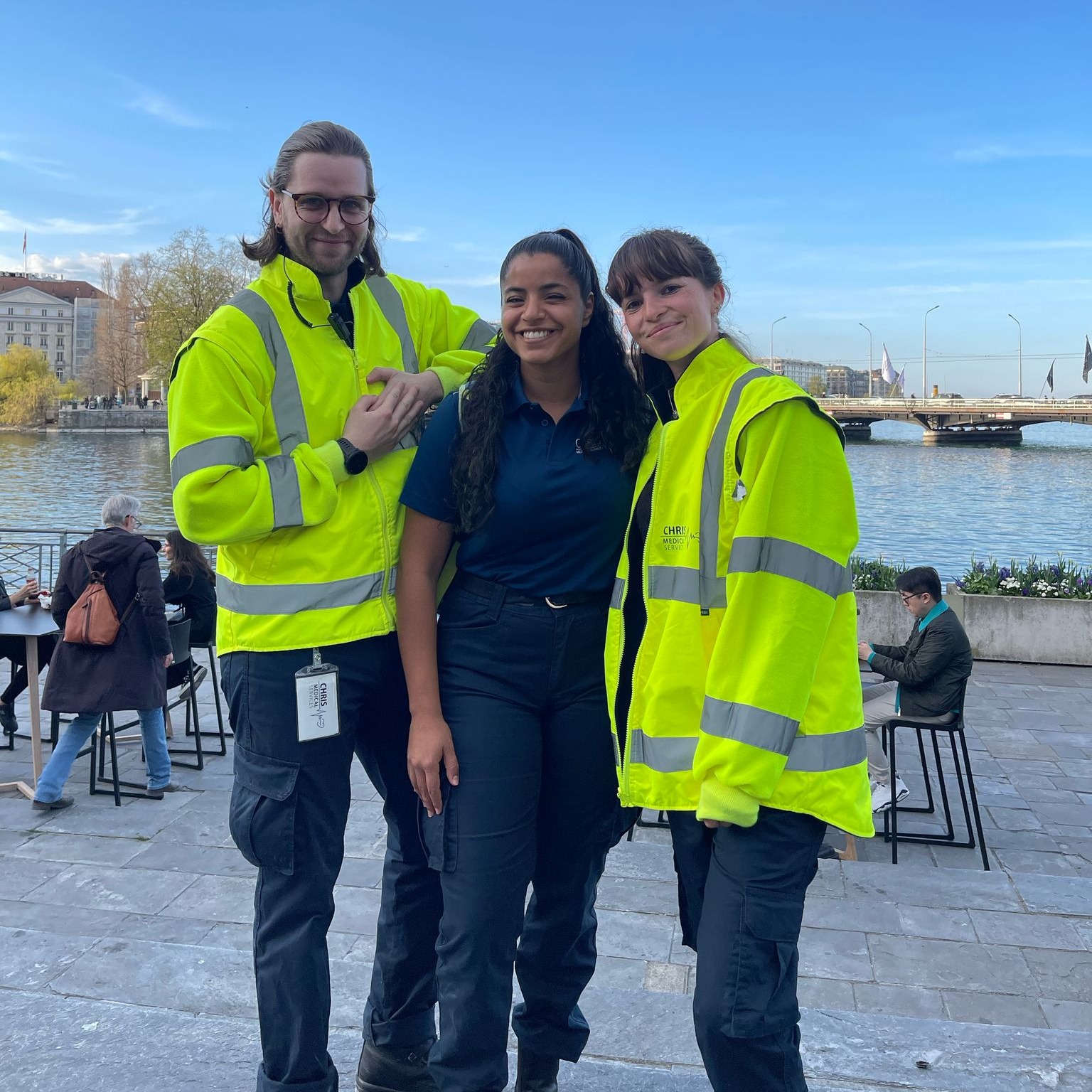 À l’occasion de Watches and Wonders Geneva, les équipes de Chris Medical Services étaient mobilisées sur l’événement ⭐️In The City⭐️pour assurer la sécurité médico-sanitaire au cœur de Genève.
🚑 Présents sur le terrain, notre équipe a veillé au bon déroulement des animations organisées sur les quais, entre concerts et événements festifs.
👏 Un grand merci aux organisateurs pour leur confiance et leur précieuse collaboration tout au long de l’événement, ainsi qu’à toute notre équipe pour son engagement et son professionnalisme !
#WatchesAndWonders #Geneva #ChrisMedicalServices #Événementiel #SécuritéSanitaire #InTheCity