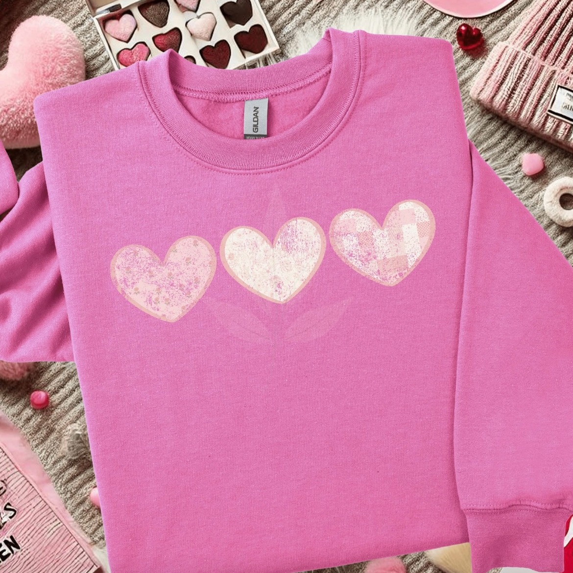 We are happy to have 🌸Midwest Wearables Gifts & More🌸 back again this year at the Maker's Market. Angela creates T-shirts, sweatshirts, coffee cups, tumble, towels and bibs! Make sure to check out her booth☺️