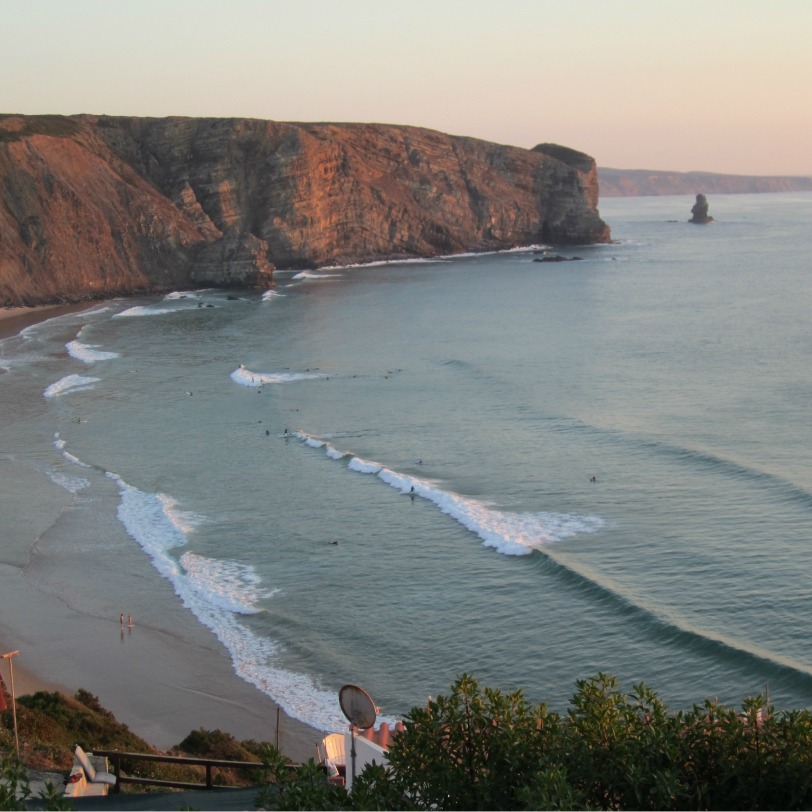 Hey surfers, remote workers and winter escapers!
We still got some rooms free in our Surfhouse from December on in monthly rent. We are located at the south-west coast of Portugal, just 5 minutes away from Arrifana beach, the hot spot of the area to surf. Internet works fine to work and the weather never gets really cold. If you are interested and would like to know more about, please send us a message.
We are looking forward to hear from you!
#kanalusurfhouse #igers #portugal #holidayhome #wave #beach #igersitaly #aljezur #igersgermany #surfer #healthy #rooms #happylife #beach #beachlife #igers #happylife #portugal #swisssurfing #surflessons #remoters #surfandwork