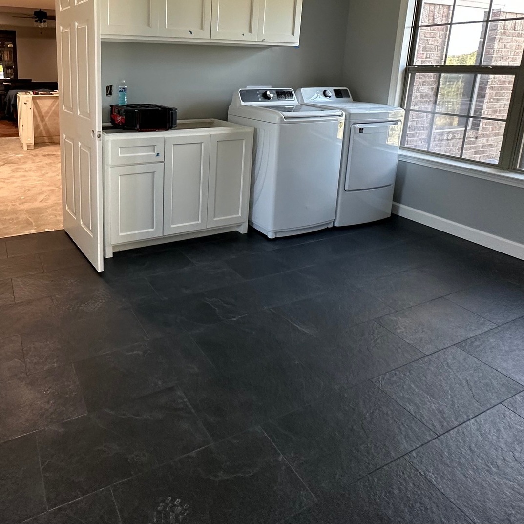 There was a LOT of lacing in hardwood! For matching hardwood that was over 8 years old I think it came out pretty nice. Too bad it wouldn't let me show the full photo of the utility tile floor (restrictions on photo cropping), but this gives you the view of how nice the dark tile came out. Throughout this project, I kept the washer and dryer hooked up except when absolutely necessary that it be removed. I be we removed and reinstalled these at least 5 times, but I know how much everyone loves doing laundry! 😜
#abovestandardsllc #outwiththeoldinwiththenew #kitchenisland #hardwoodfloooring #tileflooring #remodeling #conwayarkansas #kitchenremodeling #openfloorplan #residentialremodeling #stanekitchen
