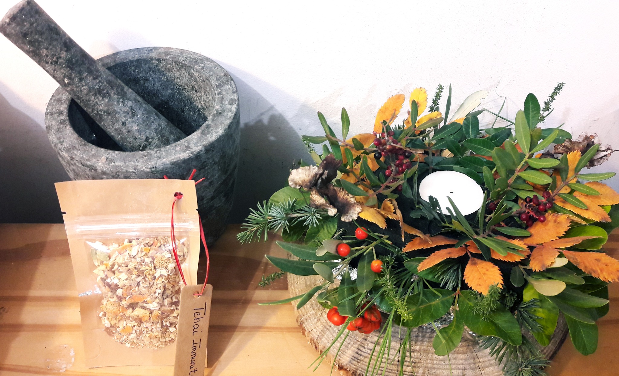 On se voit demain au #marchédeNoël organisé au Terral par la mairie de Saint Jean de Védas?
Vous serez accueillis de 11h00 à 19h00 et, pour ma part, je vous ferai découvrir et fabriquer le fameux Tchaï épicé ainsi qu'une décoration florale avec les plantes de garrigue pour avoir un joli centre table local et naturel
#animationsnature #marchédenoël #artfloral #chaï #herboristerie #garrigue #local @Saint-Jean-De-Védas, Languedoc-Roussillon, France