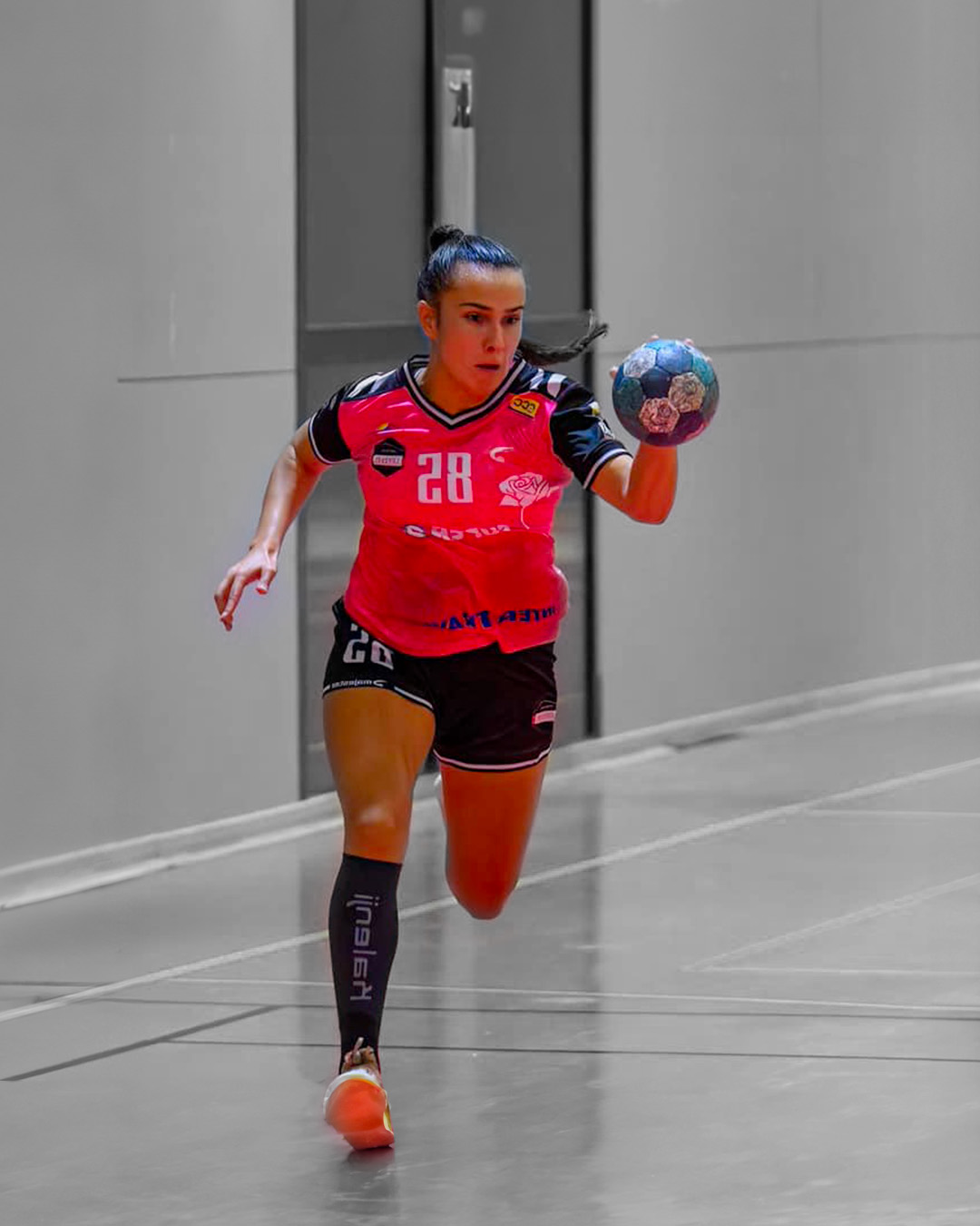 🔥 Nos équipements sont conçus pour maximiser la performance de nos athlètes sur le terrain.
🏆 Que ce soit dans la chaleur du match ou lors de l'entraînement, nos joueuses font confiance à Majestee pour les accompagner vers la victoire.💪
#sportféminin #handball #marquefrancaise #montpellier