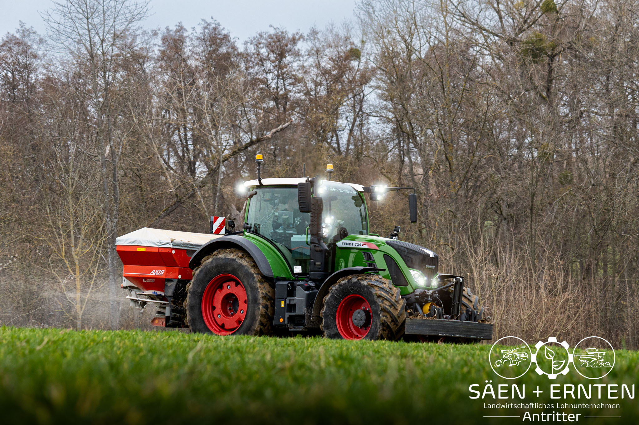 Fendt 724 mit einem Rauch Axis 30.1 W Streuer. 🌾🌱
.
.
.
.
.
.
.
.
.
.
.
#fendt #fendt #fendt724 #fendtvario #fendtpower #dünger #düngerstreuer #Düngerstreuer #Rauch #rauch #rauchaxis #frühling #landwirtschaft #landwirtschaft #landwirtschaftverbindet #landwirtschaftausleidenschaft #landwirtschaftistleidenschaft #fendtpower #fendtastic #fendtglobal