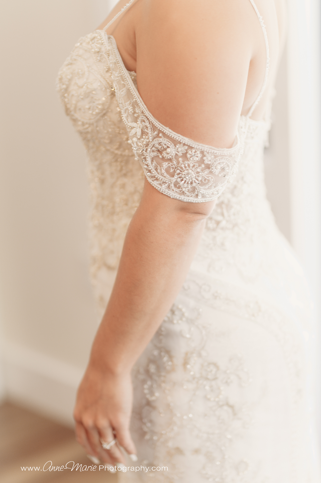 These details of the bride be DETAILING. IYKYK.
Anne-MariePhotography.com
Inquire for all the HUGE Holiday Savings going on now!