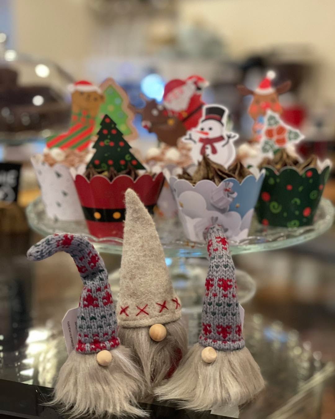 🎅🏻 Christmas Cupcakes and Mincemeat Slices, grab a taste of Christmas while you choose your beautiful tree 🎅🏻 Open 10-4 today. #openeveryday #sundayfunday #cake #coffee #christmasshop