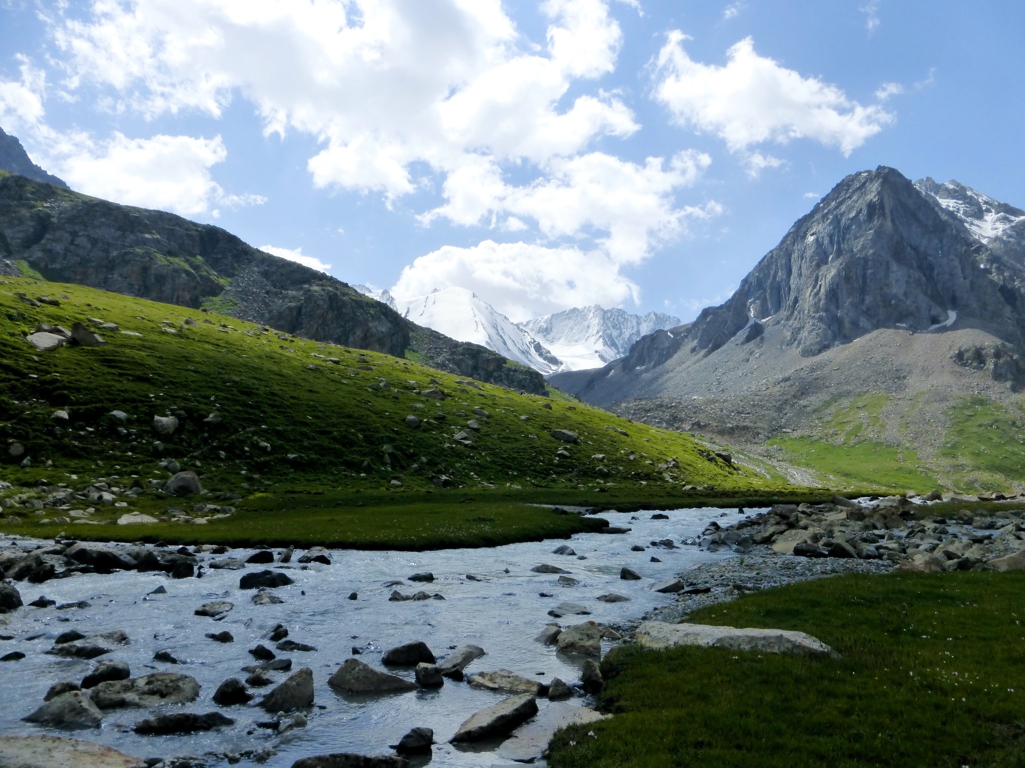 ๐ตโโ๏ธ๐ฒ Cycle through Kyrgyzstanโs breathtaking routes with Arista Travel. Every turn brings a new adventure. ๐๐ช #Kyrgyzstan #Nature #AristaTravelAsia #Cycling