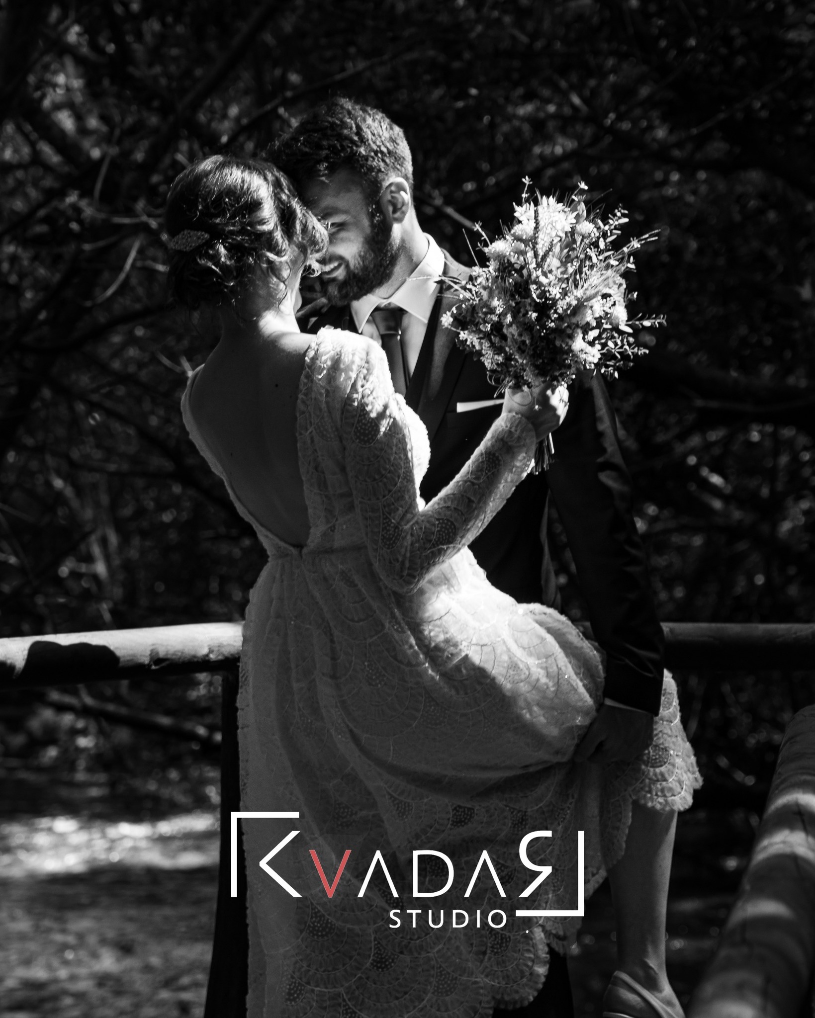 Tko se boji rebrandinga još!?
Ime je novo, ali kamera nam je i dalje oštra, a oko još znatiželjnije.
Ako želite emociju, estetiku i da sve to izgleda kao da je prošlo kroz filter "WOW" – znate gdje nas naći.
Htjeli smo izaci iz okvira, ali smo se vratili u Kvadar!
#WeddingInspiration #WeddingFilm #LoveStory #WeddingVideo #HappilyEverAfter #BrideAndGroom #WeddingSeason #WeddingVibes #destinationweddingcroatia #TimelessLove #timelesslove #StudioKvadar #ForeverStartsHere #DubrovnikOldTown #Dubrovnik #croatiafullofmagic
