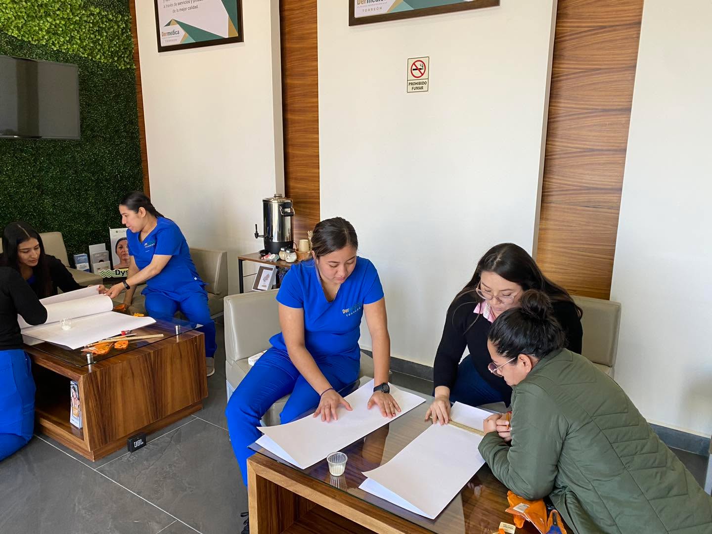 Las empresas en Torreón ya están apostando por el desarrollo y bienestar de sus colaboradores. Estas empresas logran brindar un plus en el área laboral pero sobre todo, en el área personal... Ofreciendo oportunidades de desarrollo que convienen a ambas partes 💪🏽
Salud mental y desarrollo organizacional 👌
#psicologiaorganizacional #saludmentalenempresas #saludmentalybienestar #empresas #talleres