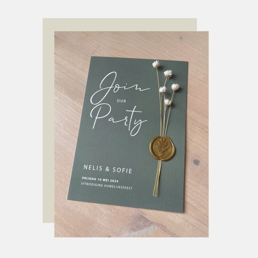 De huwelijksuitnodiging van Nelis & @hemelrijcksofie straalt warmte en elegantie uit met een vleugje natuur. Een fijne samenwerking waar design en liefde samenkomen!
Onder de hoogtepunten bij 'Realisaties' vind je nog meer prachtig drukwerk van hun huwelijk terug!
.
.
#grafischgeluk #liefdeoppapier #trouwconcept #trouwuitnodiging #creativevibes #grafischontwerp #trouw #trouwuitnodiging #trouwkaarten #weddinginspiration #studiohermine