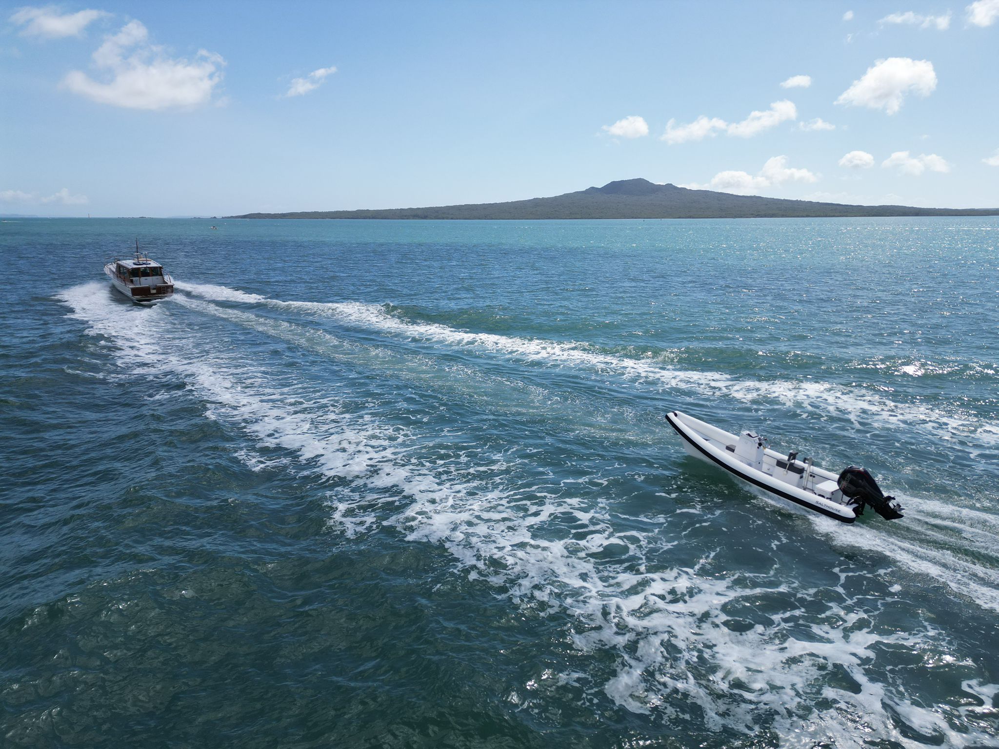 As Christmas closes in, we're reflecting on what a huge year it has been for Salthouse Boatbuilders and what better way to sign off the year, than another highly spec'd 6.2mtr Coach Boat hitting the water for a summer of adventures ahead....
Thank you to everyone we've built boats for this year, and thank you to everyone we've worked with here in NZ or overseas - its been a blast !!!!
Wishing you all a safe and happy holiday season... π