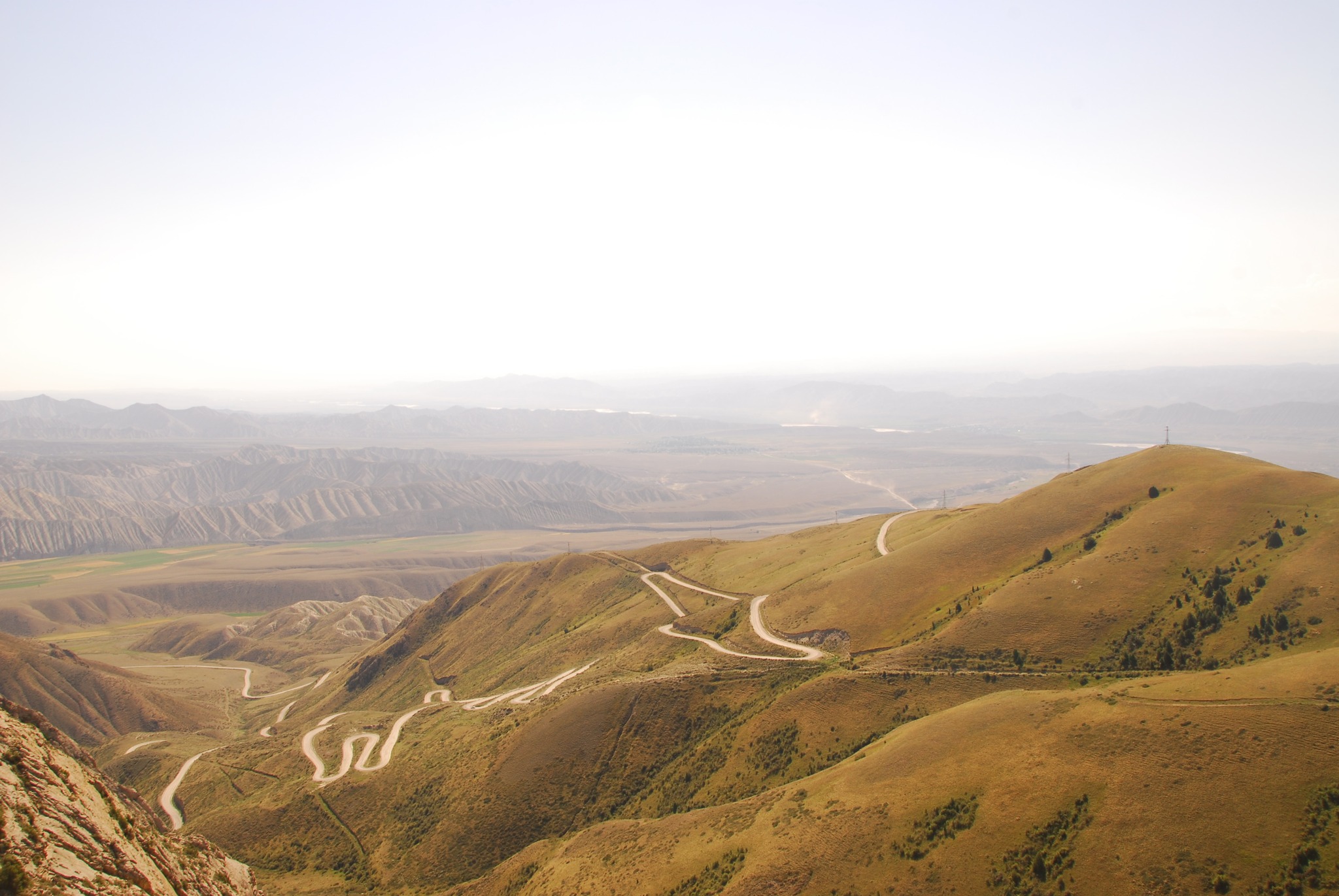 🌞🌳 Soak up the sun and enjoy the lush landscapes of Kyrgyzstan with Arista Travel. Perfect for nature lovers! ☀️💚 #Kyrgyzstan #Nature #AristaTravelAsia #Sunshine #montainview #hiking