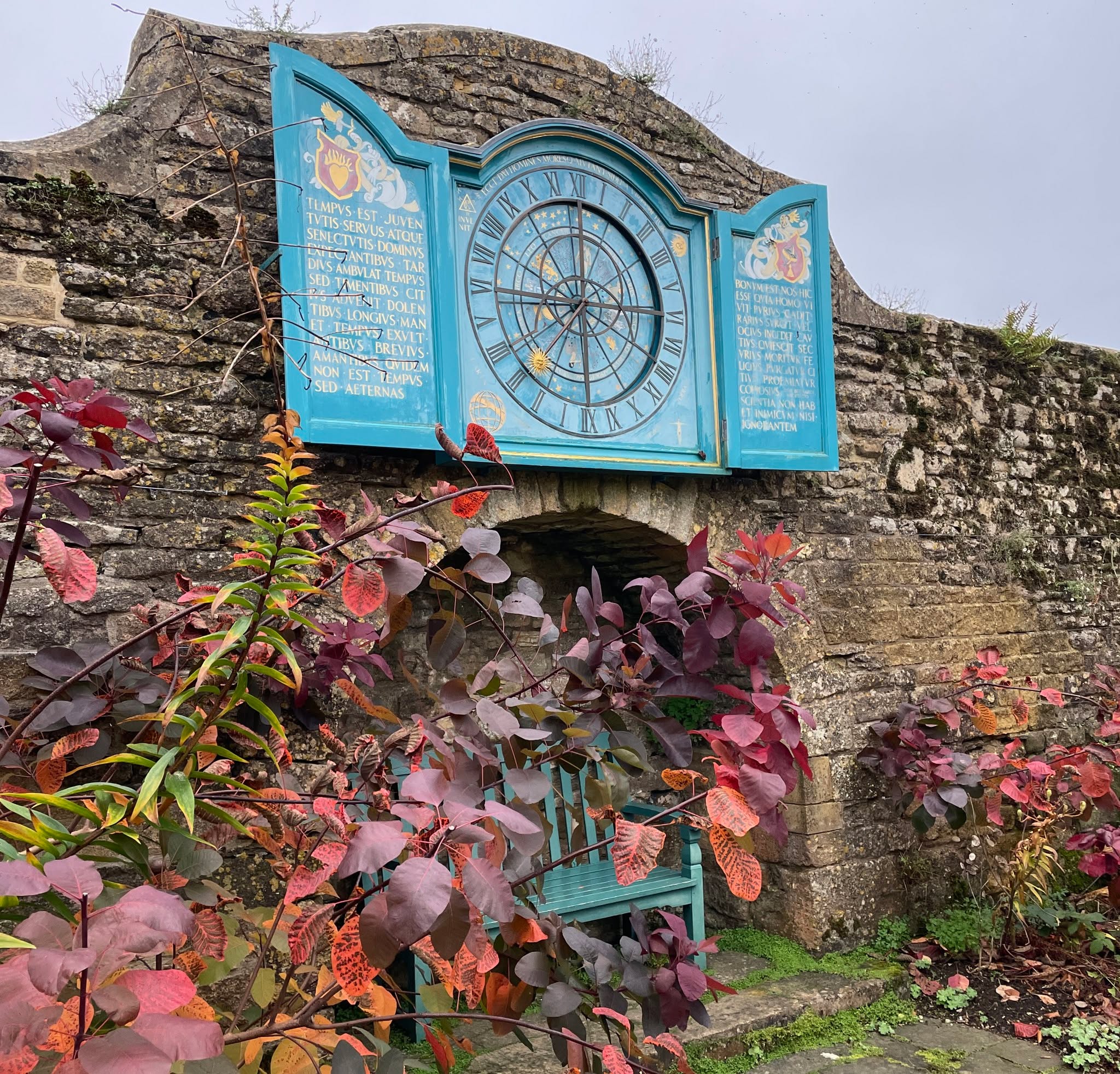 This 24-hour clock painted with symbols from astronomy and the zodiac fits perfectly in the zany surroundings of Snowshill Manor with its collections of the weird and wonderful. I suggested Snowshill in this weekend's visit recommendation on Radio Winchcombe.
DM to book a top Cotswolds tour.
#offbeatcotswolds #bluebadgeguide #bluebadgeguides
#britainsbestguides #Cotswolds #thecotswolds
#inthecotswolds #cotswoldcountry #Cotswolds_Culture #lovethecotswolds
#radiowinchcombe #snowshill #snowshillmanor
#discoverthecotswolds #visitthecotswolds #discovercotswolds #cotswoldslife #cotswoldlife #thecotswolds
#your_cotswolds
#cotswolds #thecotswolds #cotswoldvillage #visitengland #englishvillage
#englishcountryside
#explore_britain_ #traveling_uk
#photosofengland #instabritain