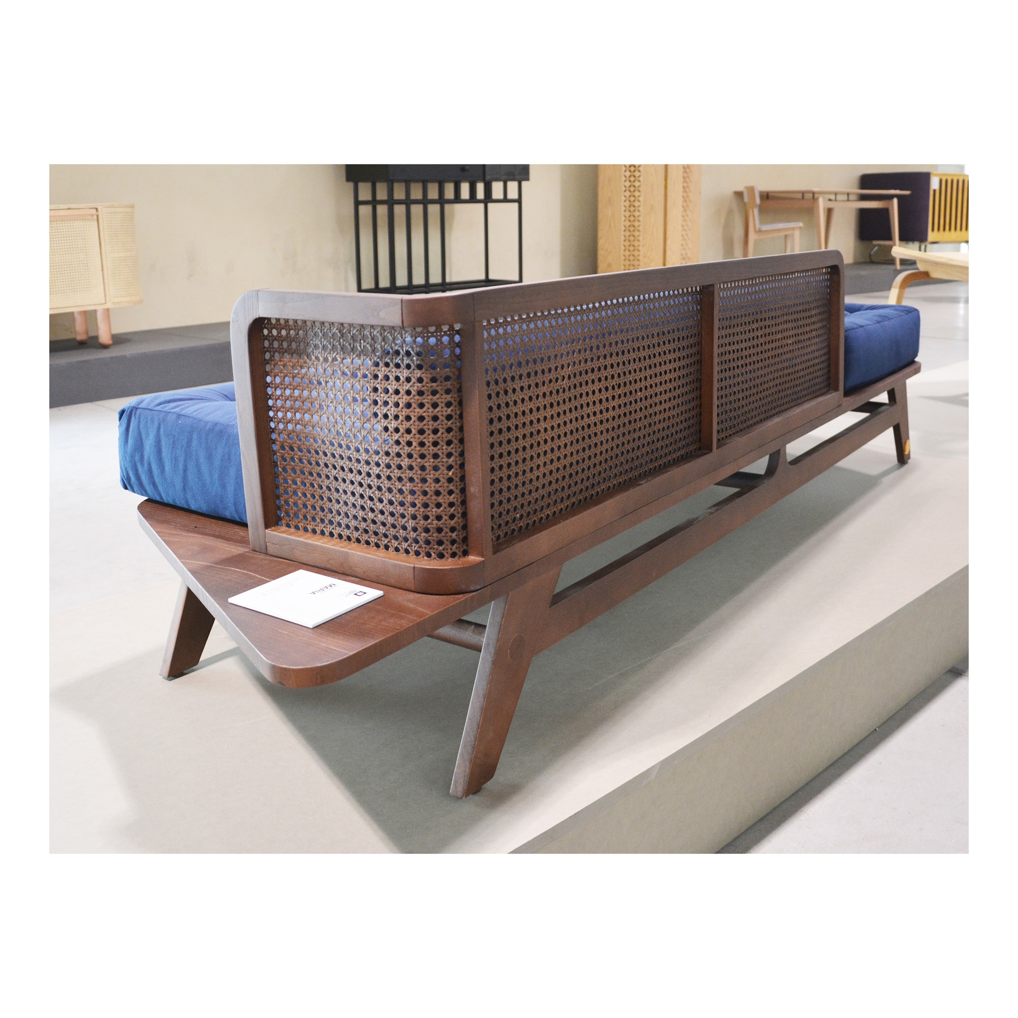 Banco Maria
Criação, produção e comercialização: Ars Estúdio
Peça já exposta na Europa.
Acreditamos que nossas peças possam ser apreciadas de todos os ângulos, por isso temos o cuidado de pensar com carinho inclusive partes que usualmente não teriam destaque da peça. Para quando usada, ela trazer versatilidade para ser exibida a partir de qualquer ângulo.
.
.
.
#designdeinteriores #o #arquitetura #decora #design #decor #arquiteturadeinteriores #decoracao #interiordesign #interiores #homedecor #architecture #casa #home #reforma #projeto #arquiteto #instadecor #moveisplanejados #d #designer #cozinha #moveis #arte #odeinteriores #engenharia #marcenaria #decorac #projetos #engenhariacivil