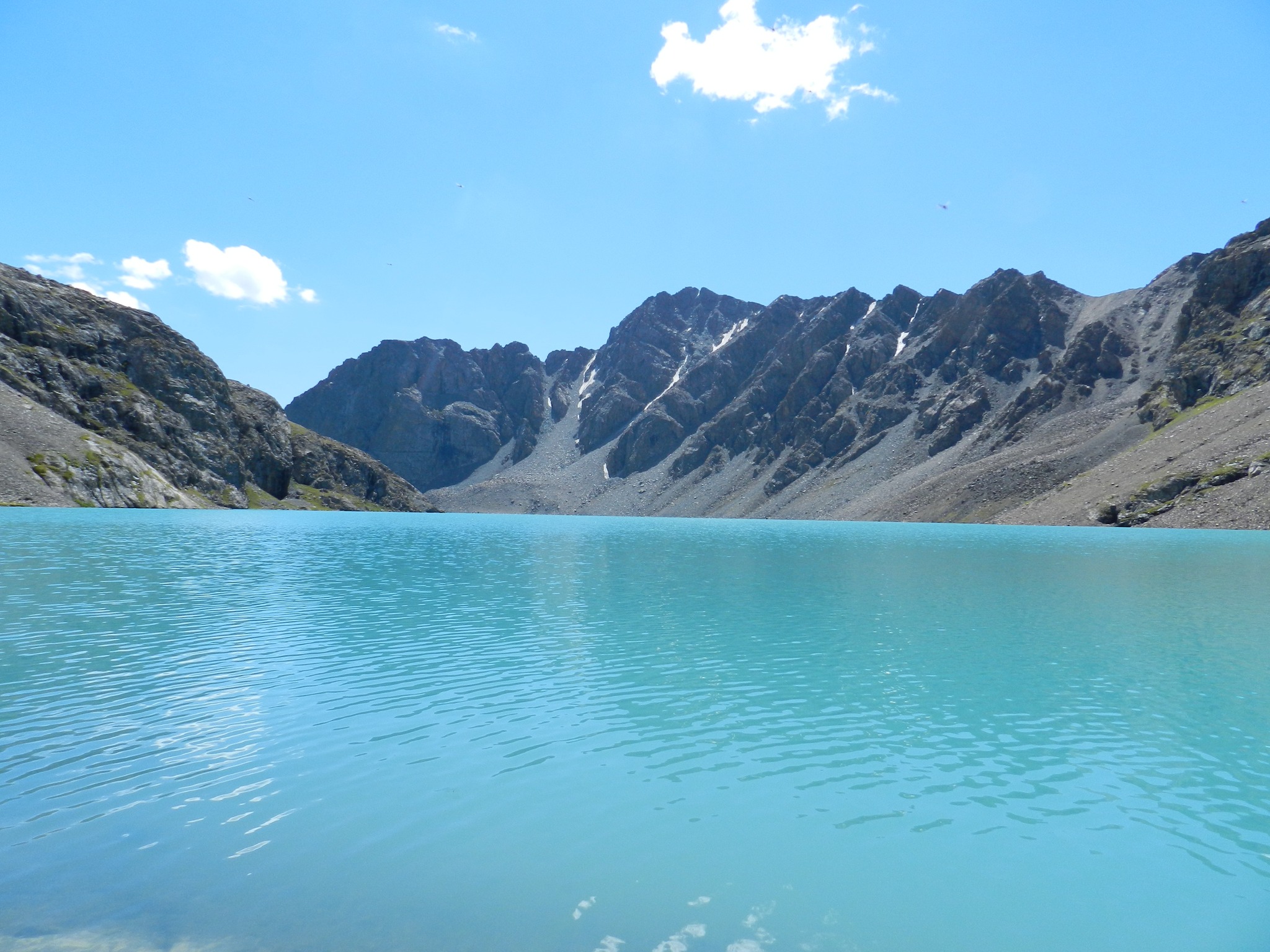🛶🏞️ Kayak through crystal-clear lakes and rivers in Kyrgyzstan with Arista Travel. Adventure on water! 🌊💫 #Kyrgyzstan #Nature #AristaTravelAsia #WaterAdventure #motainlakes