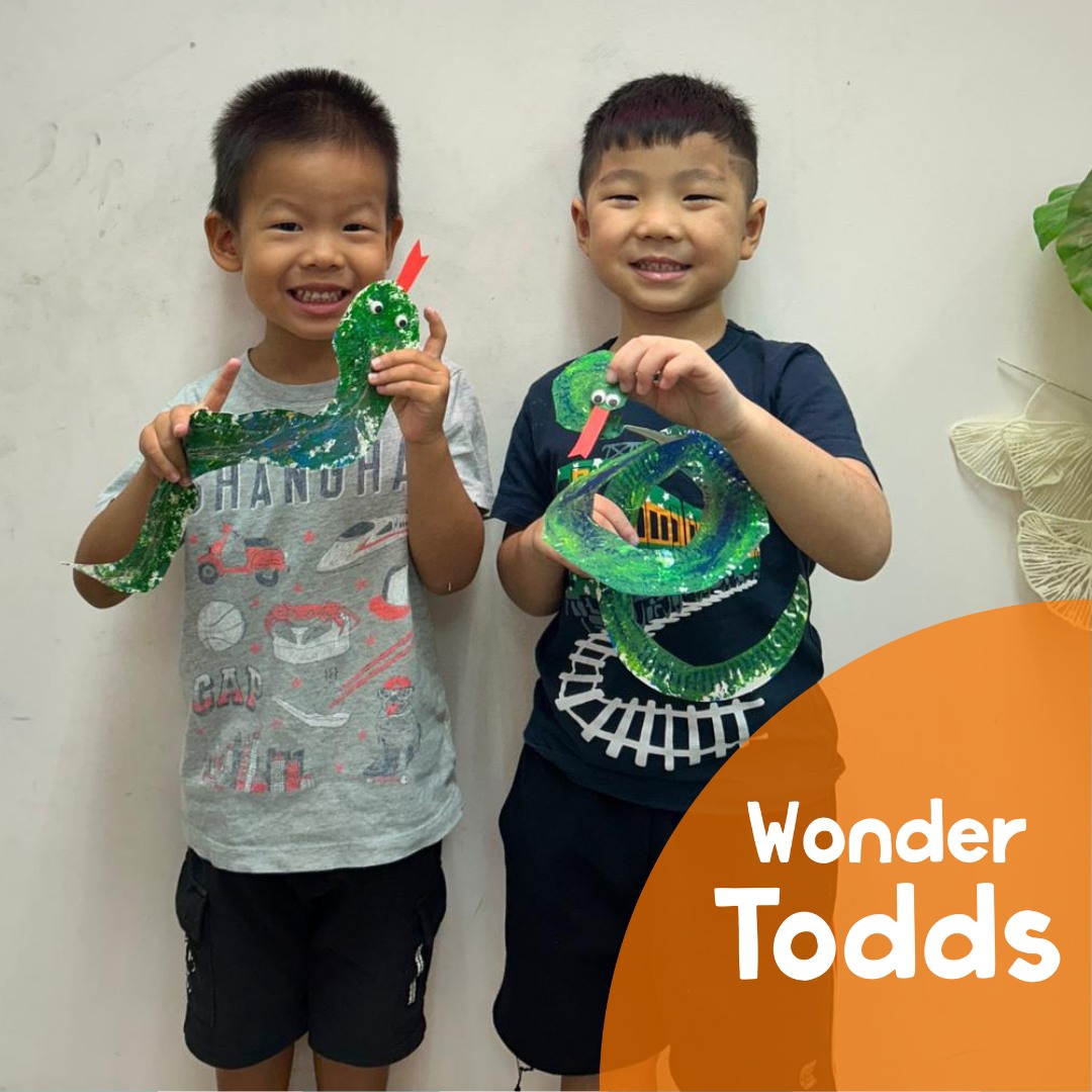 🌿🐍 Our little Wondertodds had a hands-on adventure to celebrate the Chinese New Year! Using green paint and paper plates, they rolled, cut, and shaped their way into making adorable snake creations. Through play and exploration, they joyfully welcomed the Year of the Snake 💚🎉