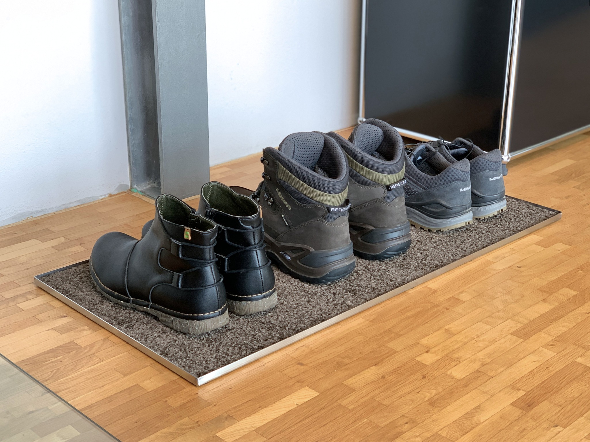 Entdeckt eis nei Schung-Matt "AquaGuard" ! De Perfekten Accessoire fir Entrée, Garage oder Wunnberäich. Ass a 7 Faarwen disponibel. Präis: 129€ TTC
Dir kennt ären AquaGuard via Letzshop oder per Email bei eis bestellen :
👉https://letzshop.lu/de/bourscheid/products/aquaguard-schuhwanne-a9a5f4
👉info@metal-outdoor.lu